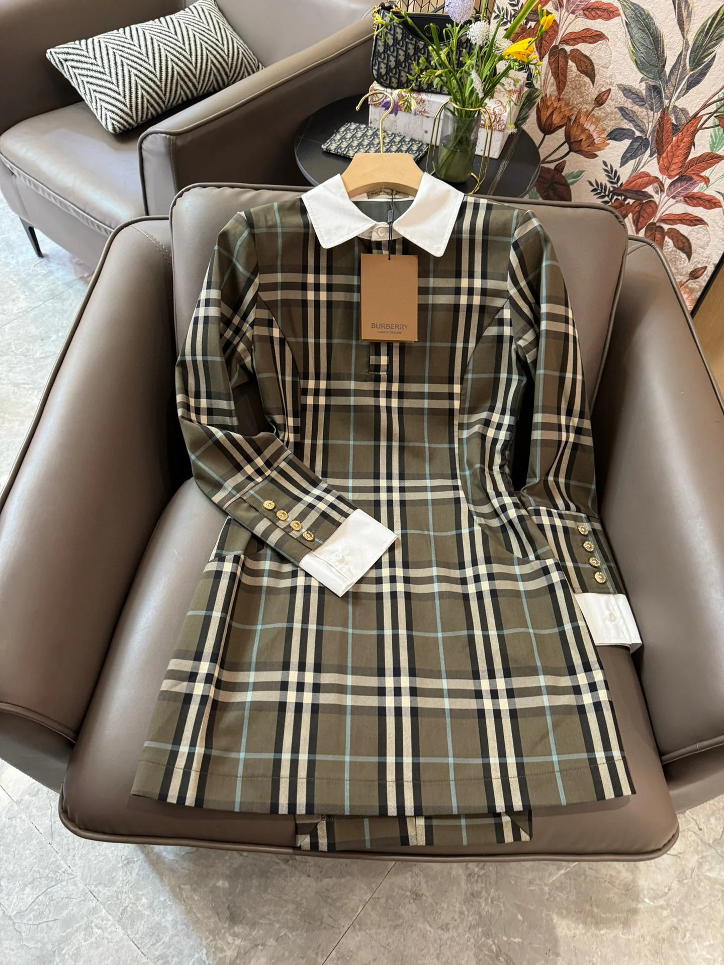 Платье Burberry 2403-24ss в клетку, оливково-зеленое.