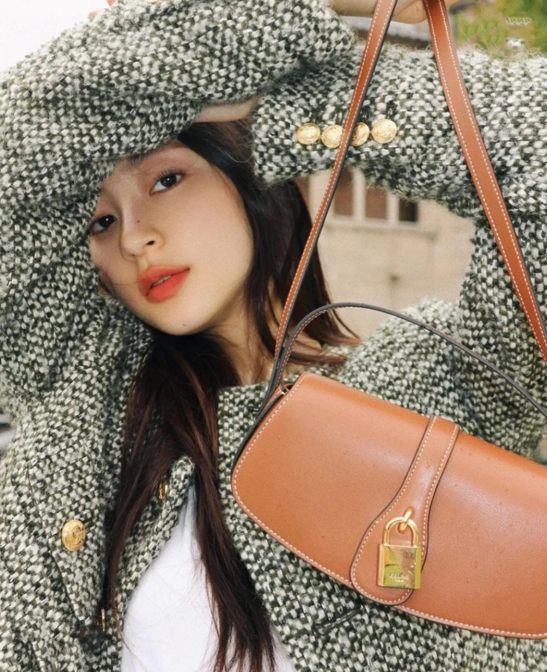 Мини-клатч Celine Tabou с плечевым ремешком в форме замка — коричневый — из гладкой коровьей кожи.