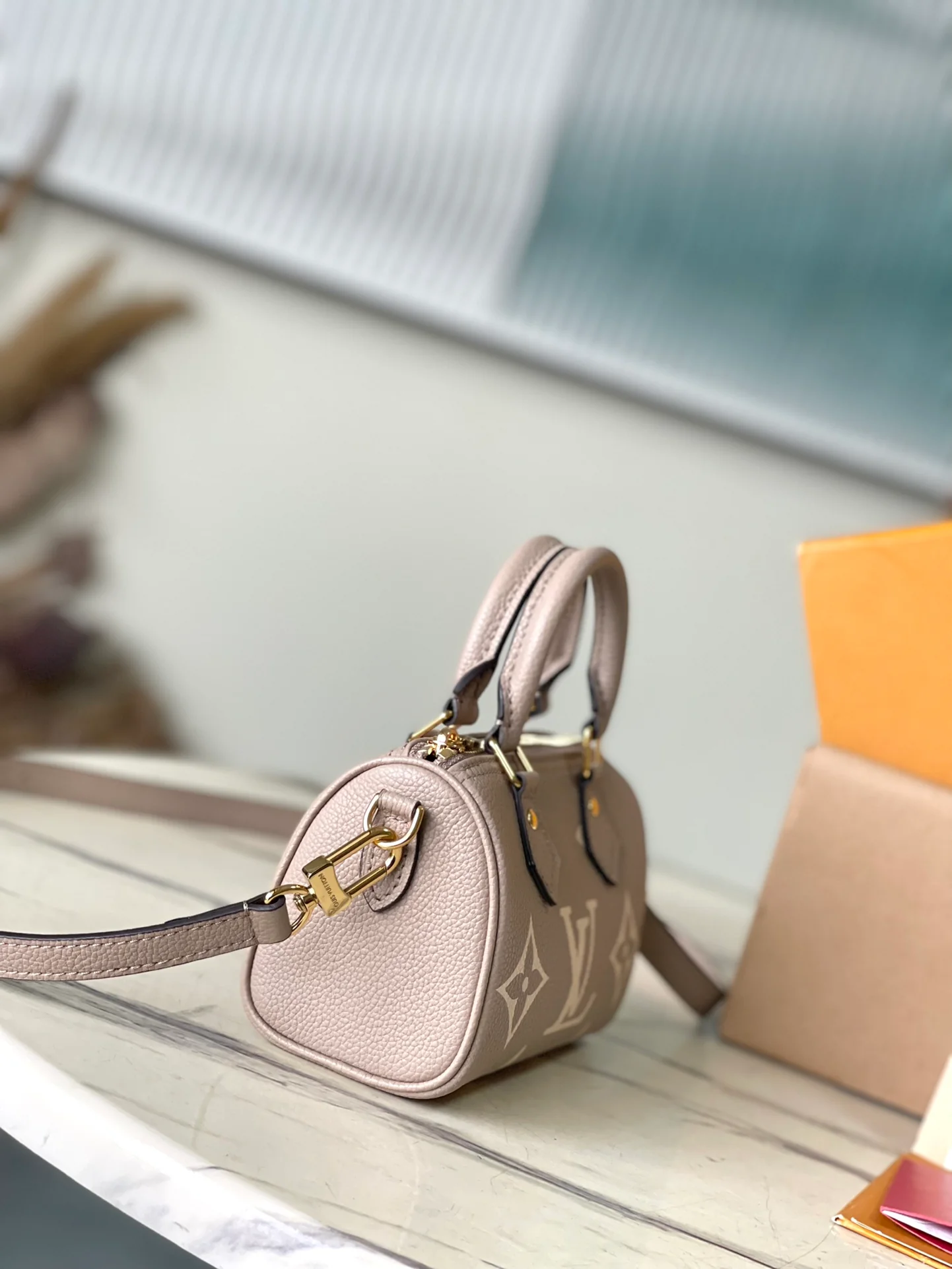 m82890-LV-nano-speedy-crossbody handbag-cream color