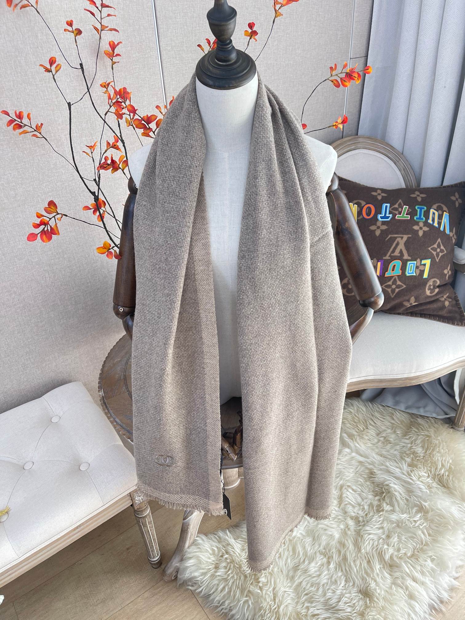 Chanel - Ультратеплый шарф из высококачественного кашемира - В комплекте брошь в виде колосьев пшеницы - 60-180 см