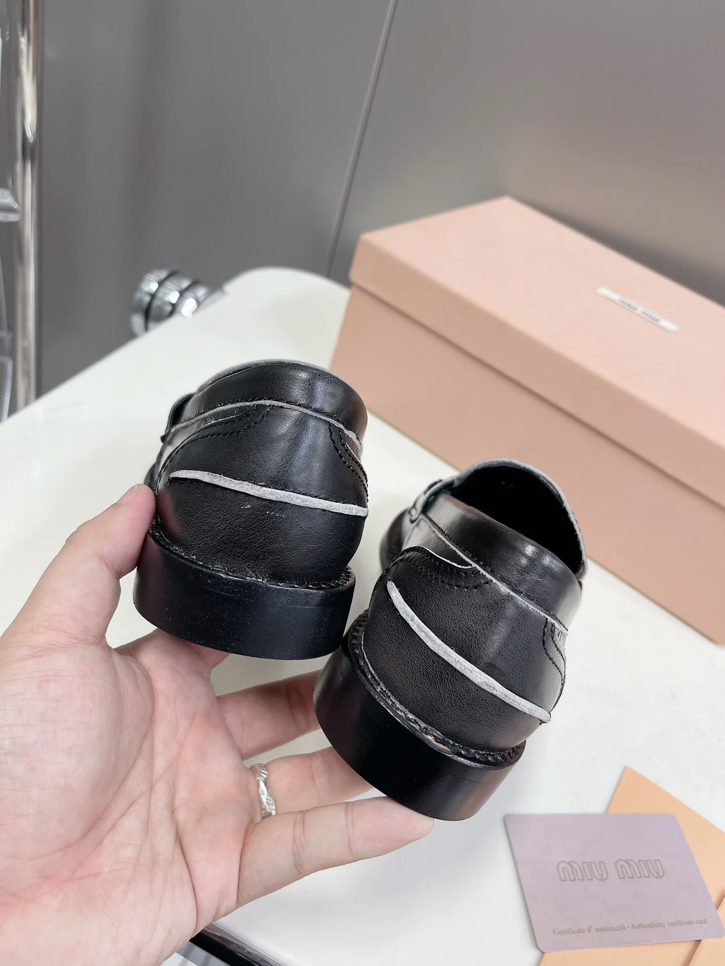 Лоферы Miu Miu Coin - черные