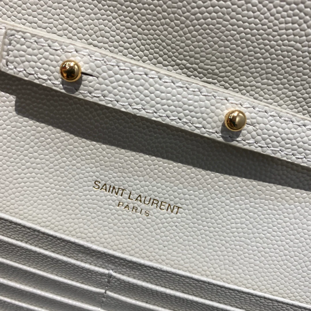 Сумка-конверт YSL с монограммой и икрой, V-образной ромбовидной стёжкой - 1