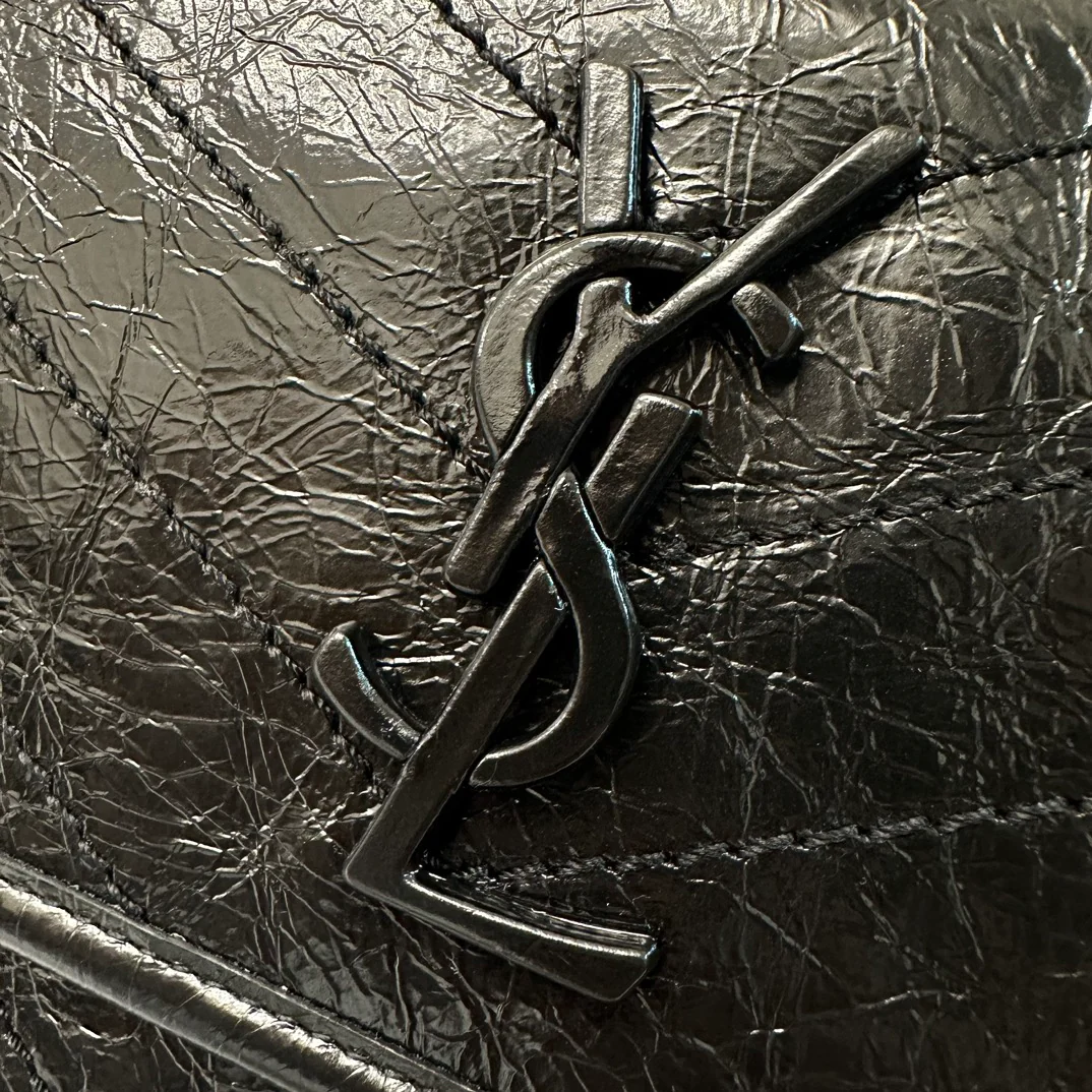 YSL Niki Baby 28 см, кожаная цепочка, черная, античное серебро