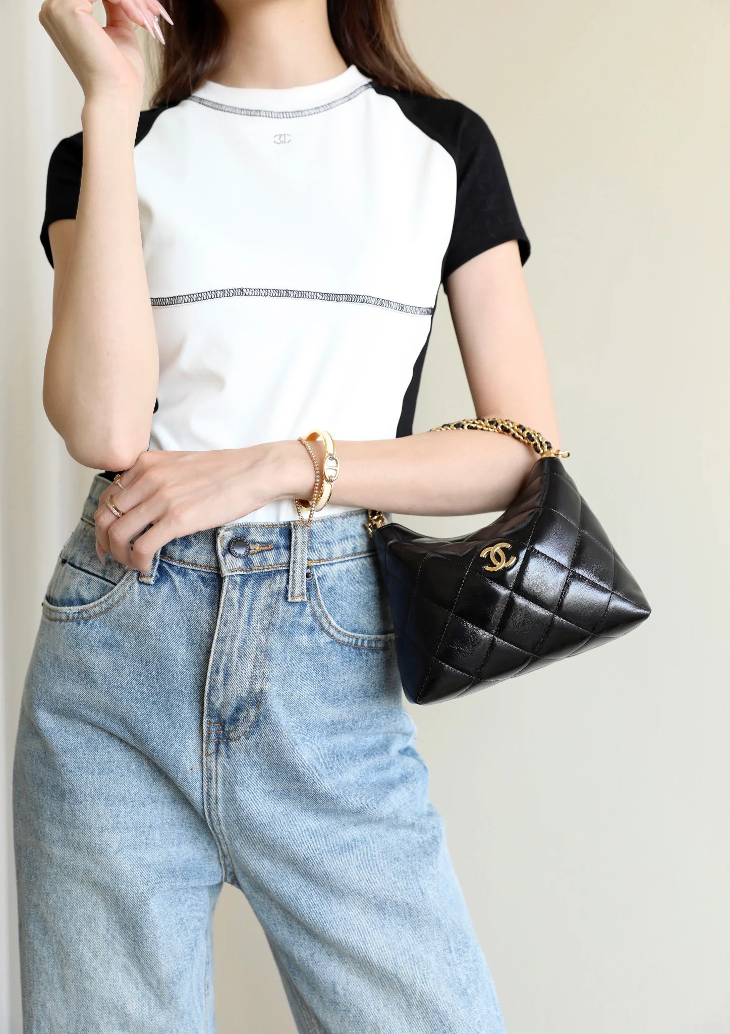 Сумка-хобо Chanel с витой ручкой - черная