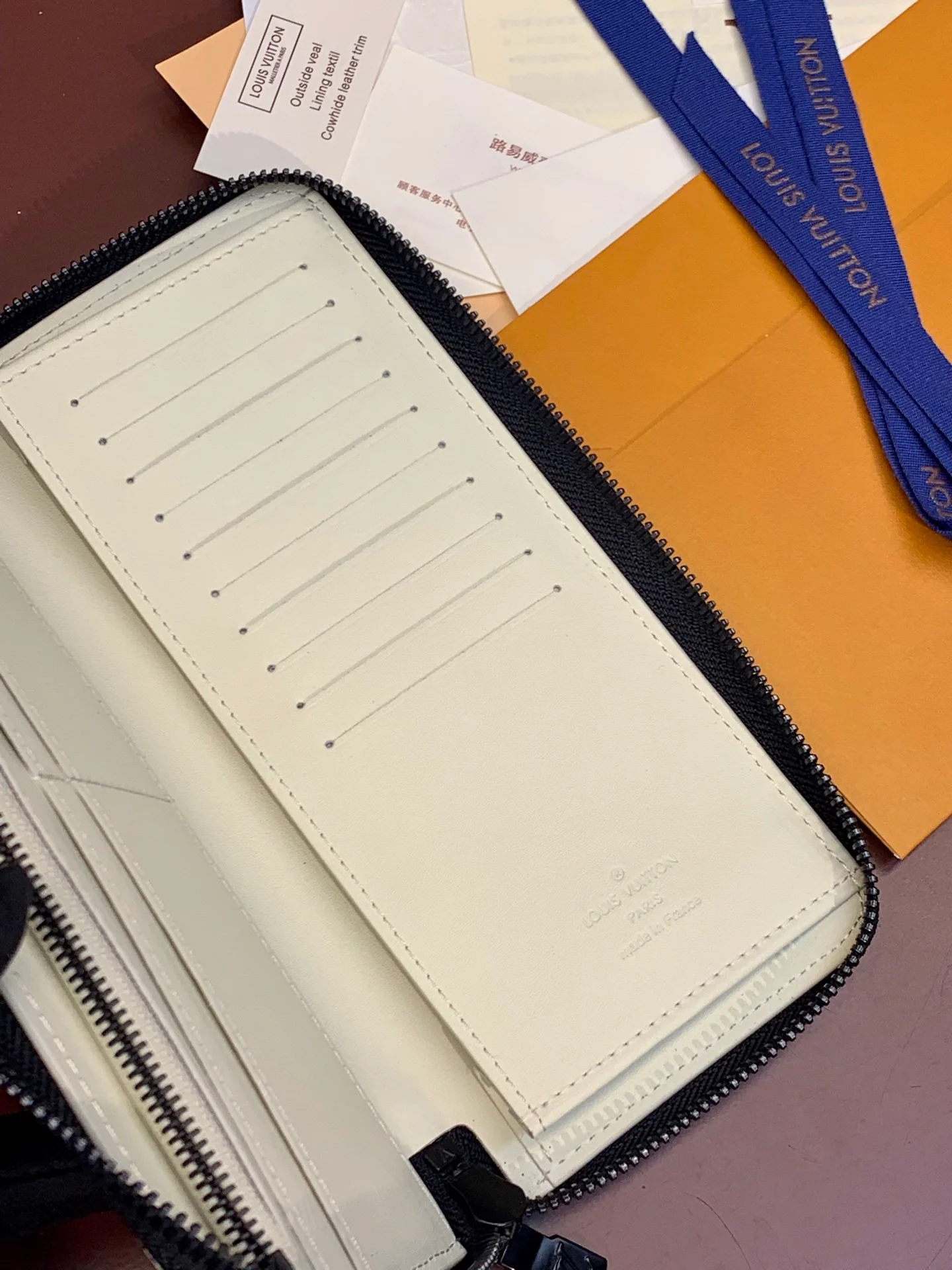 LV-m62295-Усовершенствованный вертикальный кошелек Zippy - Элегантный белый