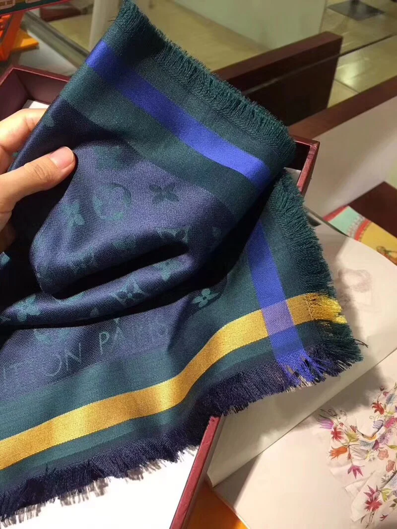 Шелковый шарф LV-140 Monogram — модель высшего класса с исключительно мягкой текстурой — 2 шт.