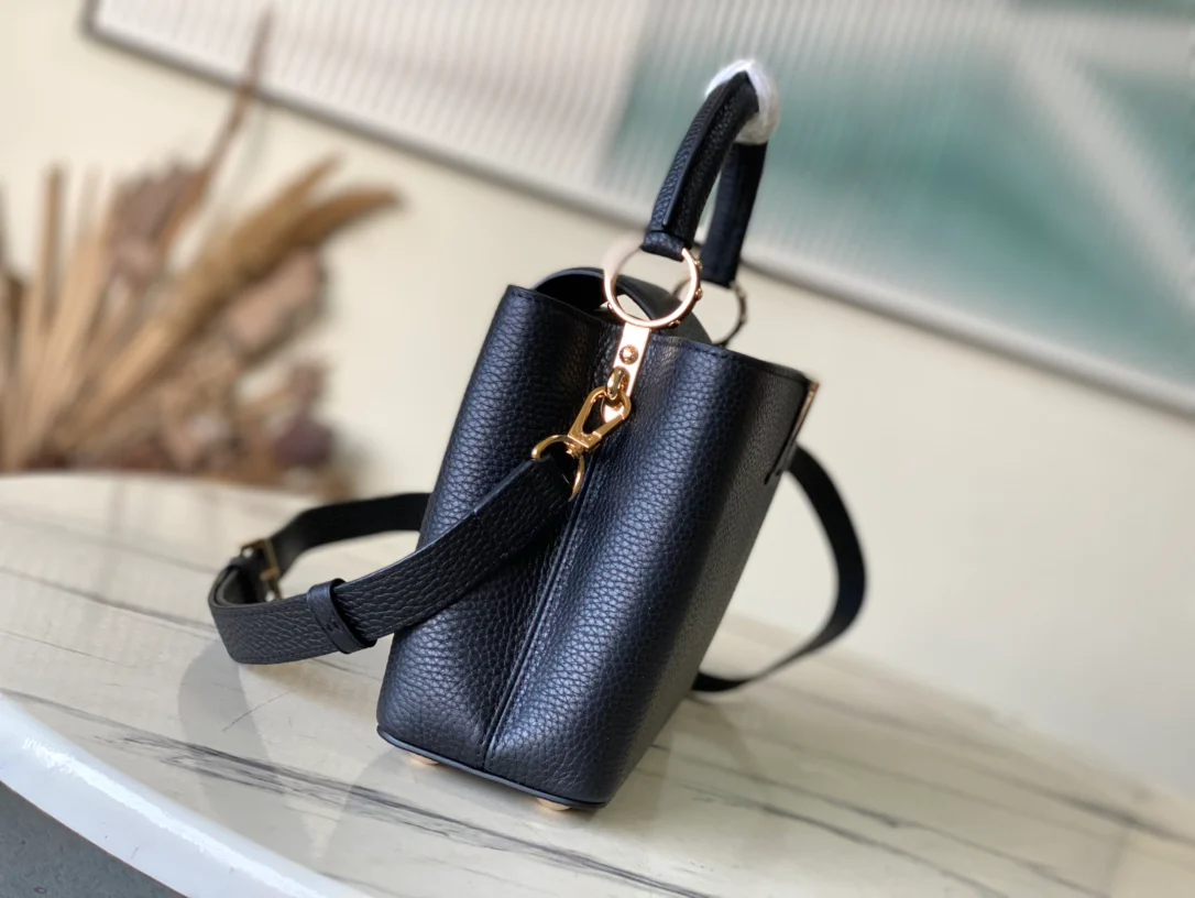 LV-m24728-capucinesbb маленькая сумочка-черная