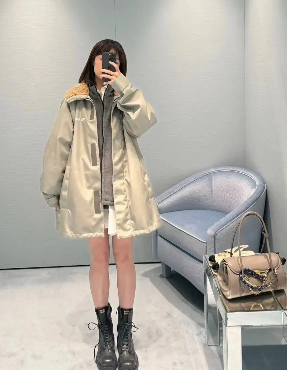 Сумка-багет Miu Miu через плечо — серая — Body Wear Sharing