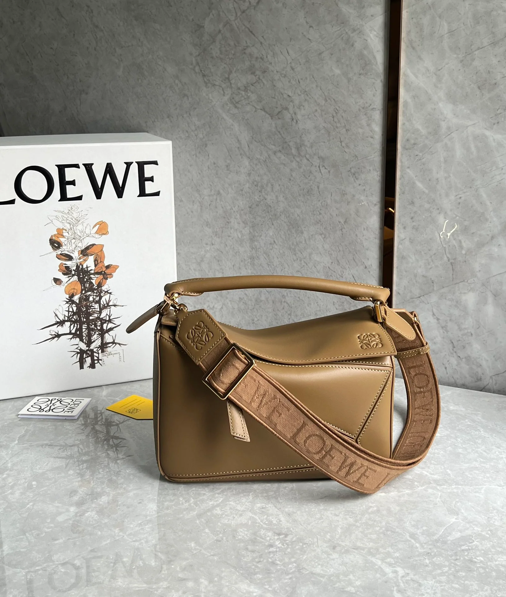 Кожаная сумка через плечо Loewe Puzzle - коричневый дуб