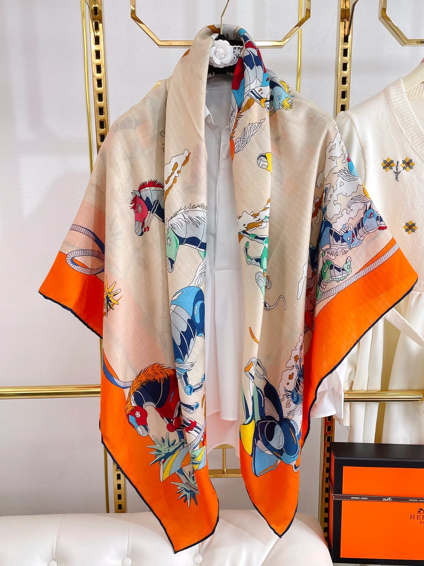 Квадратный шарф Hermes Mustang - 140 см - 70% кашемир - 30% шелк