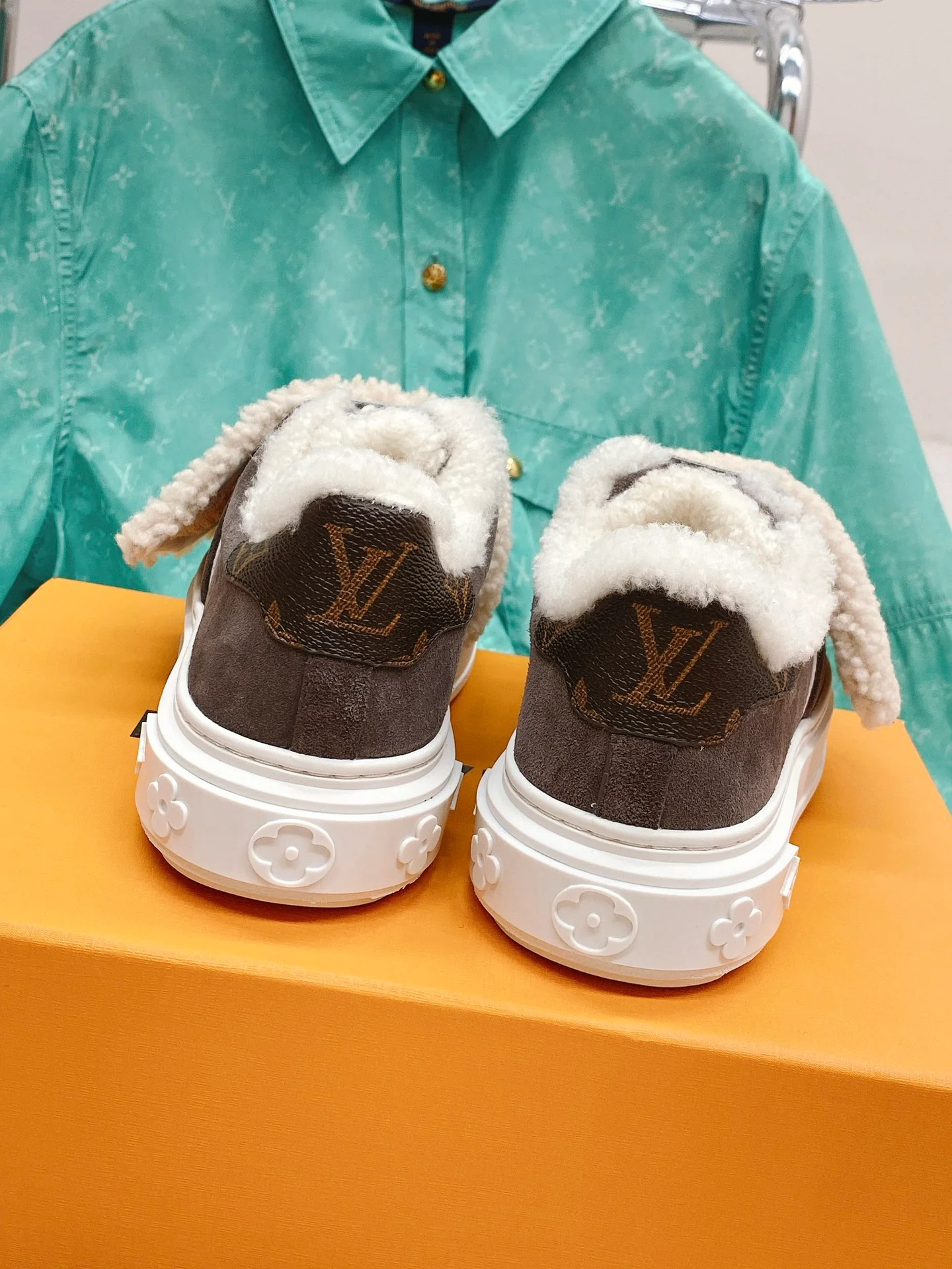 Новинка сезона осень/зима 2022 — повседневные туфли на платформе из овечьей шерсти — коричневые.