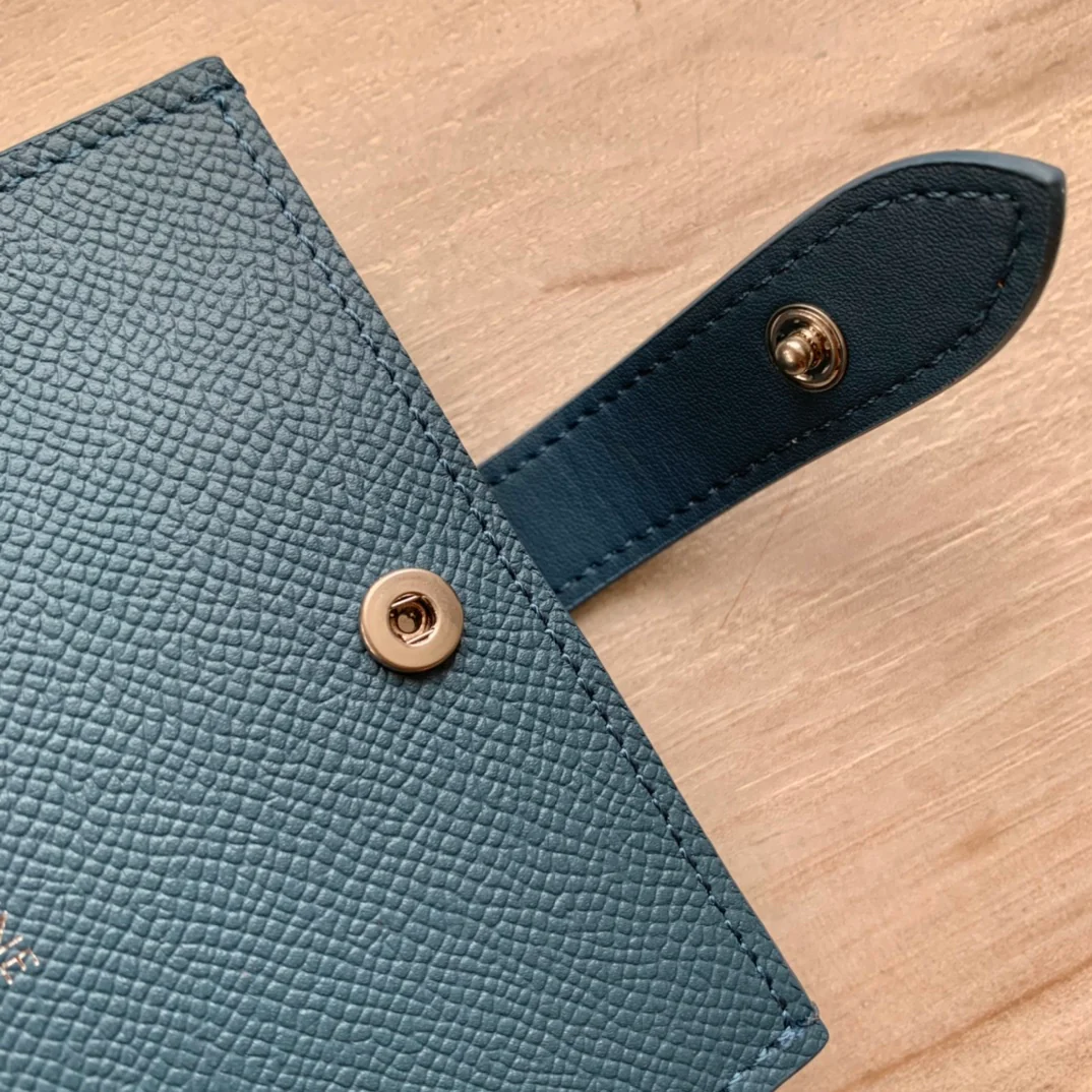 Celine 粒面牛皮风琴卡包