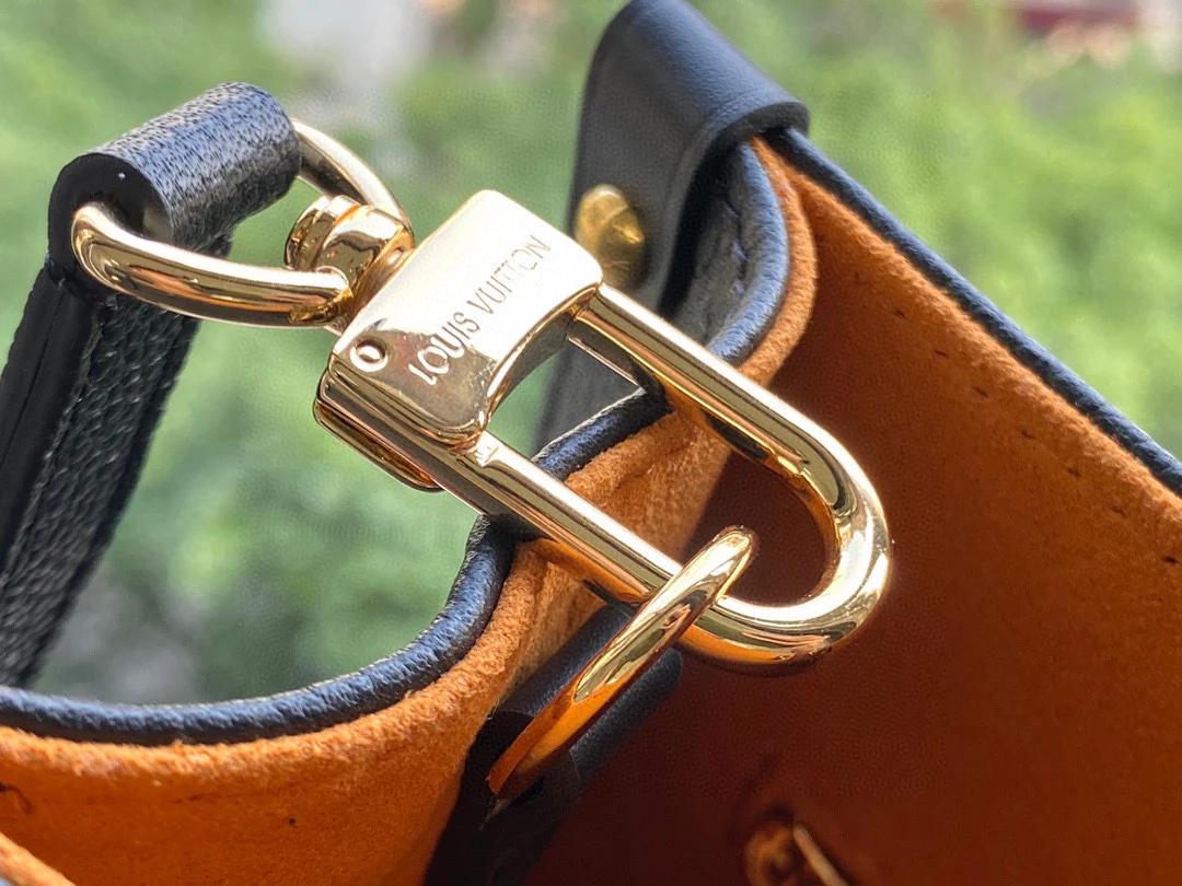 m45660-Black-onthego-pm