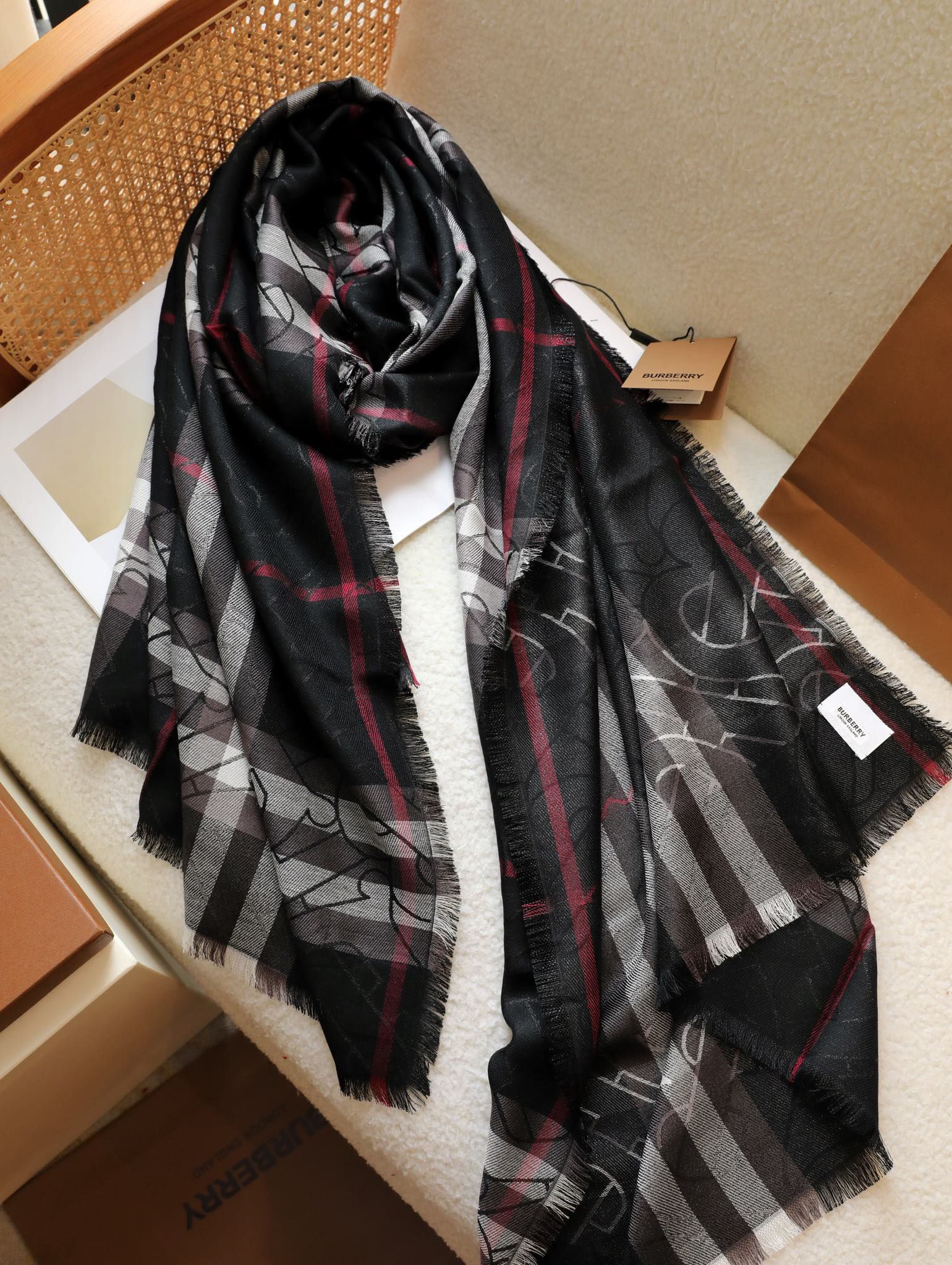 Burberry - Шелковый и шерстяной шарф на каждый день - 100-200 см