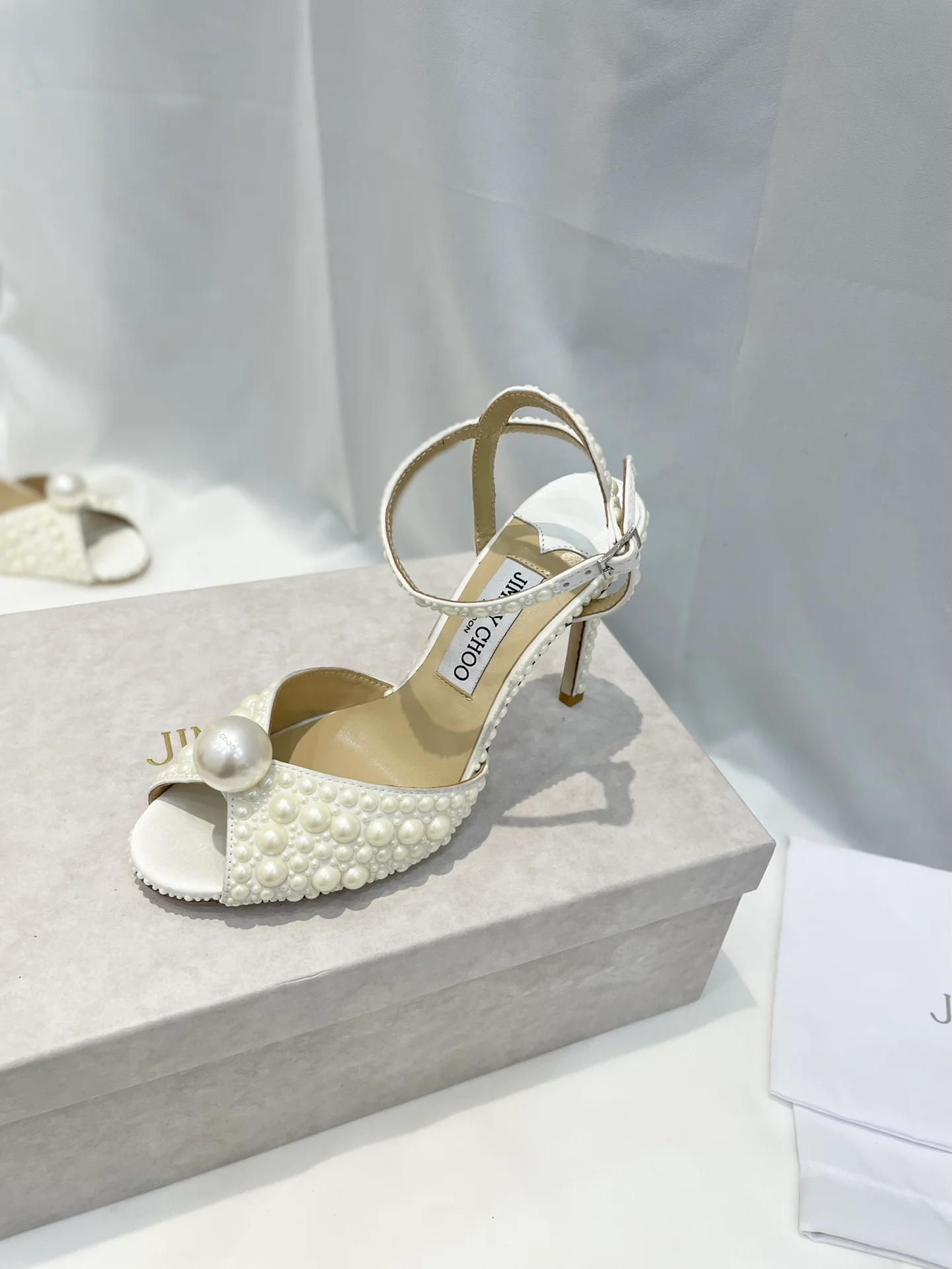 Сандалии на высоком каблуке Jimmy Retro Pearl Series - белые
