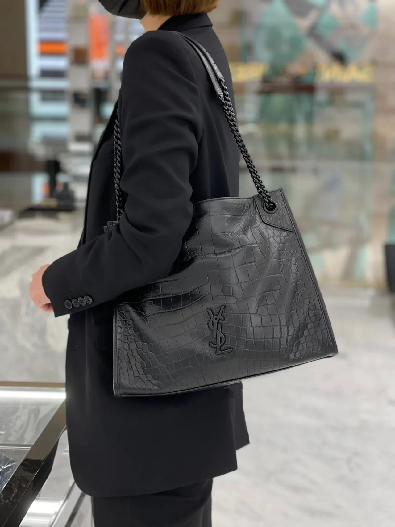 Сумка-шоппер YSL Niki - с крокодиловым принтом - черная