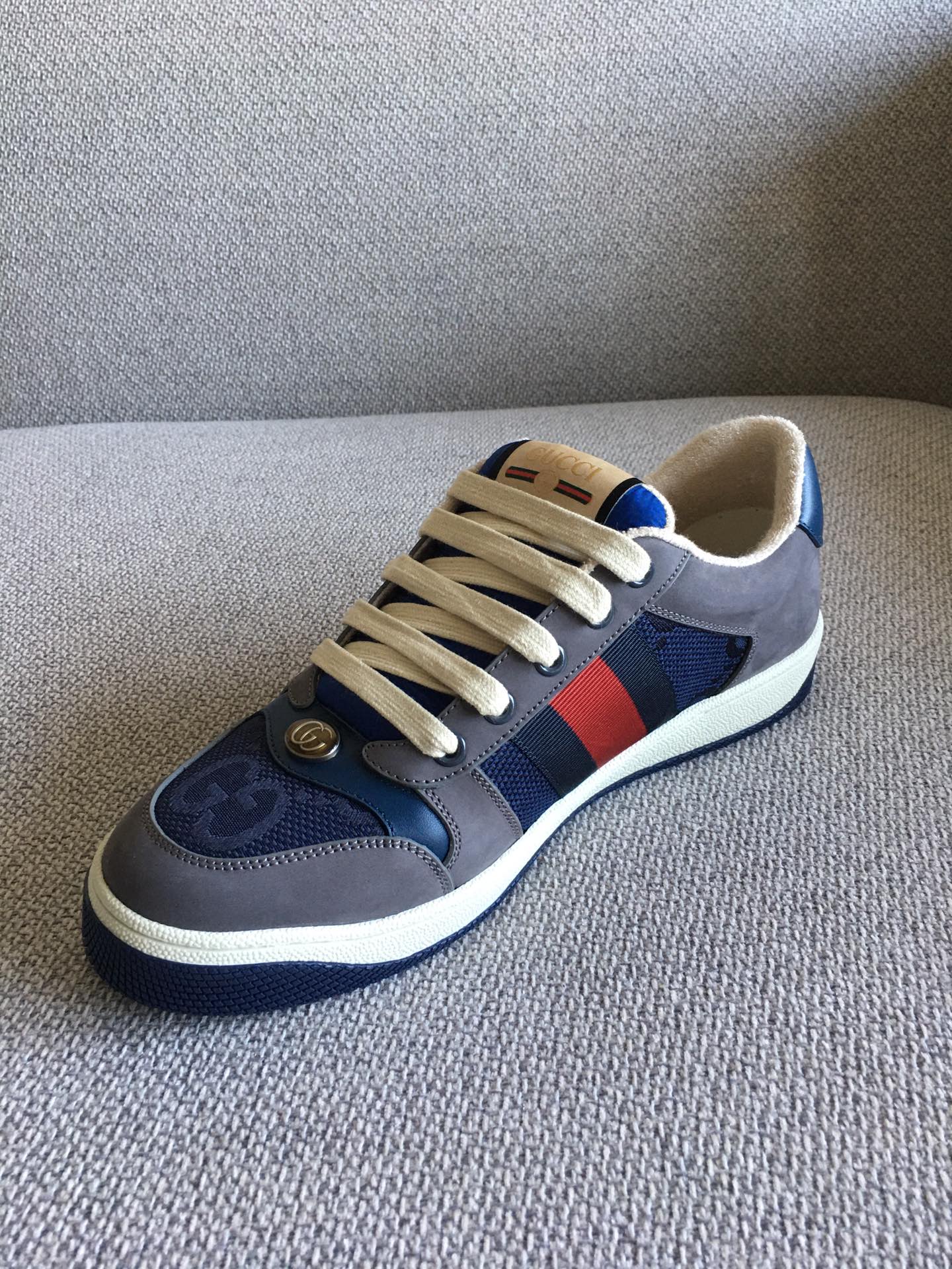 Новинка Gucci 2023 года - Кроссовки с эффектом потертости - Синие