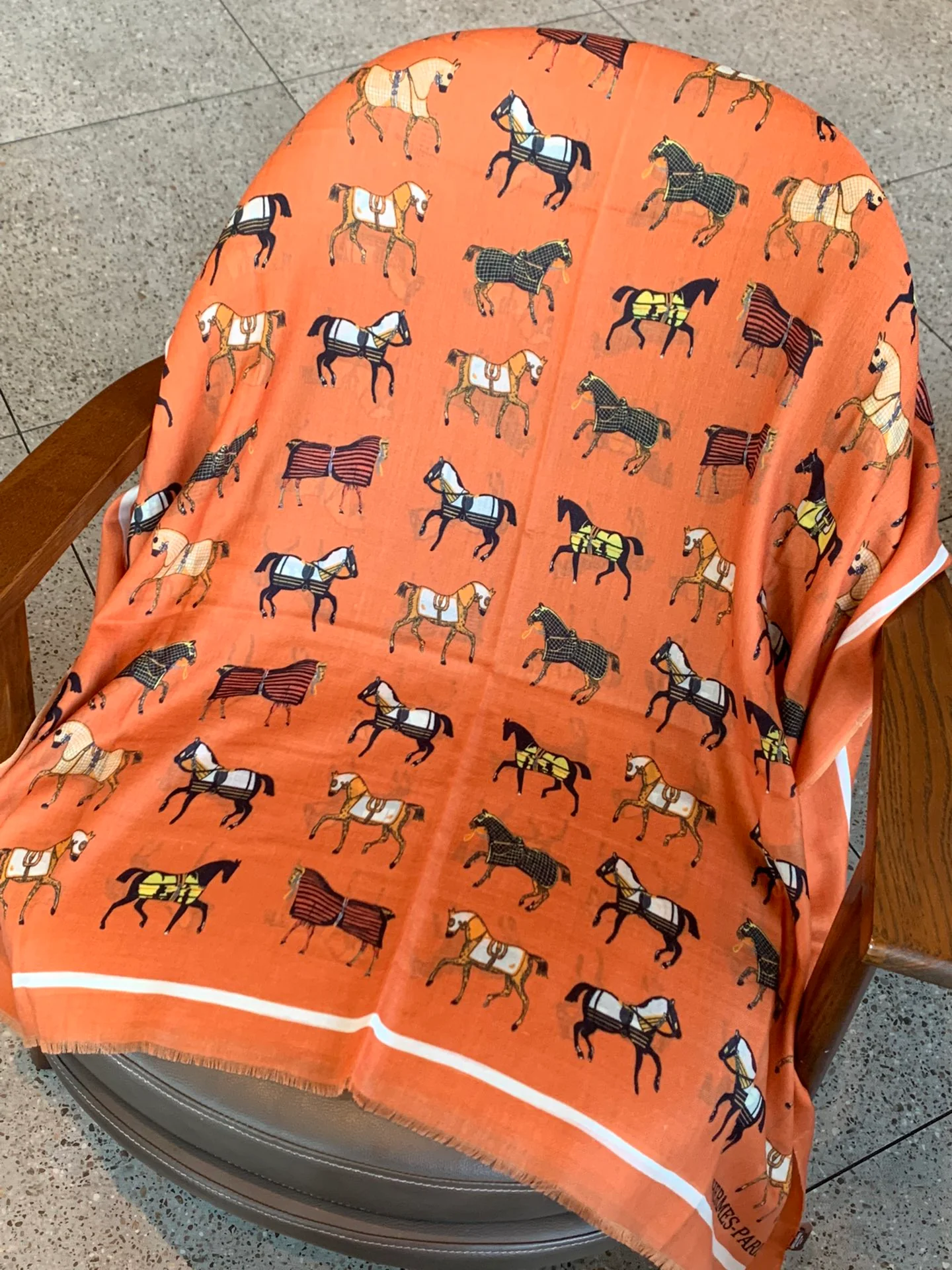 Длинный кашемировый шарф Hermes Premium Craftsmanship, 100-200 см, оранжевый.