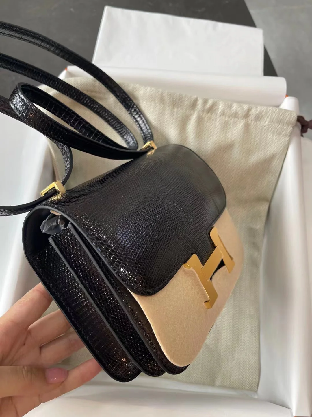 Hermes Constance 19 Миниатюрная пряжка из кожи ящерицы, черная с золотом