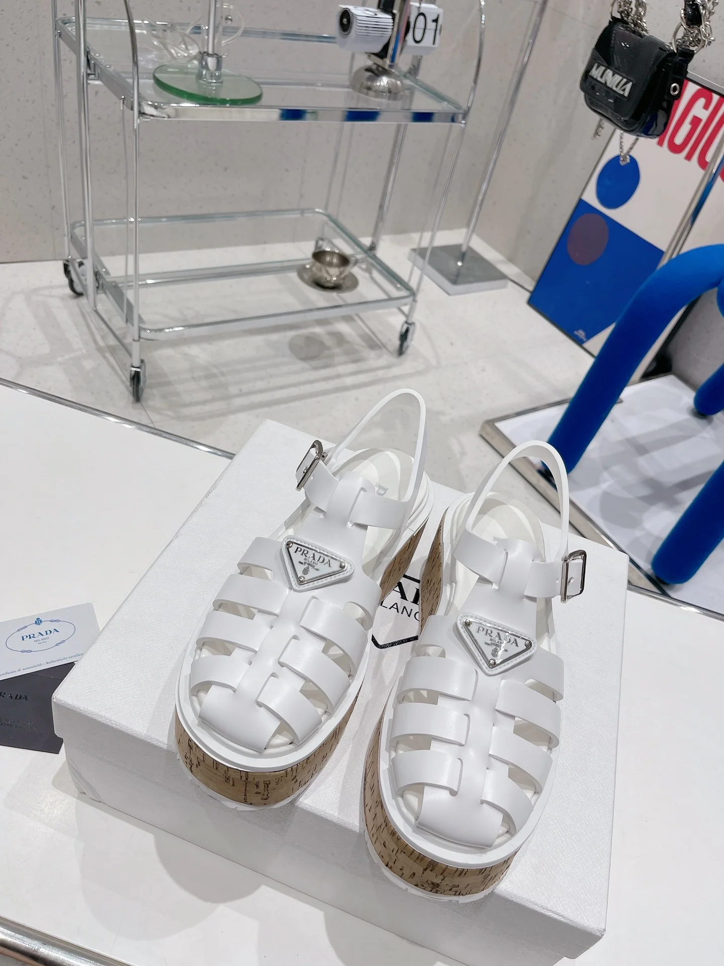 Новинка лета 2022 от Prada - Римские плетеные сандалии на платформе - Резиновые сандалии