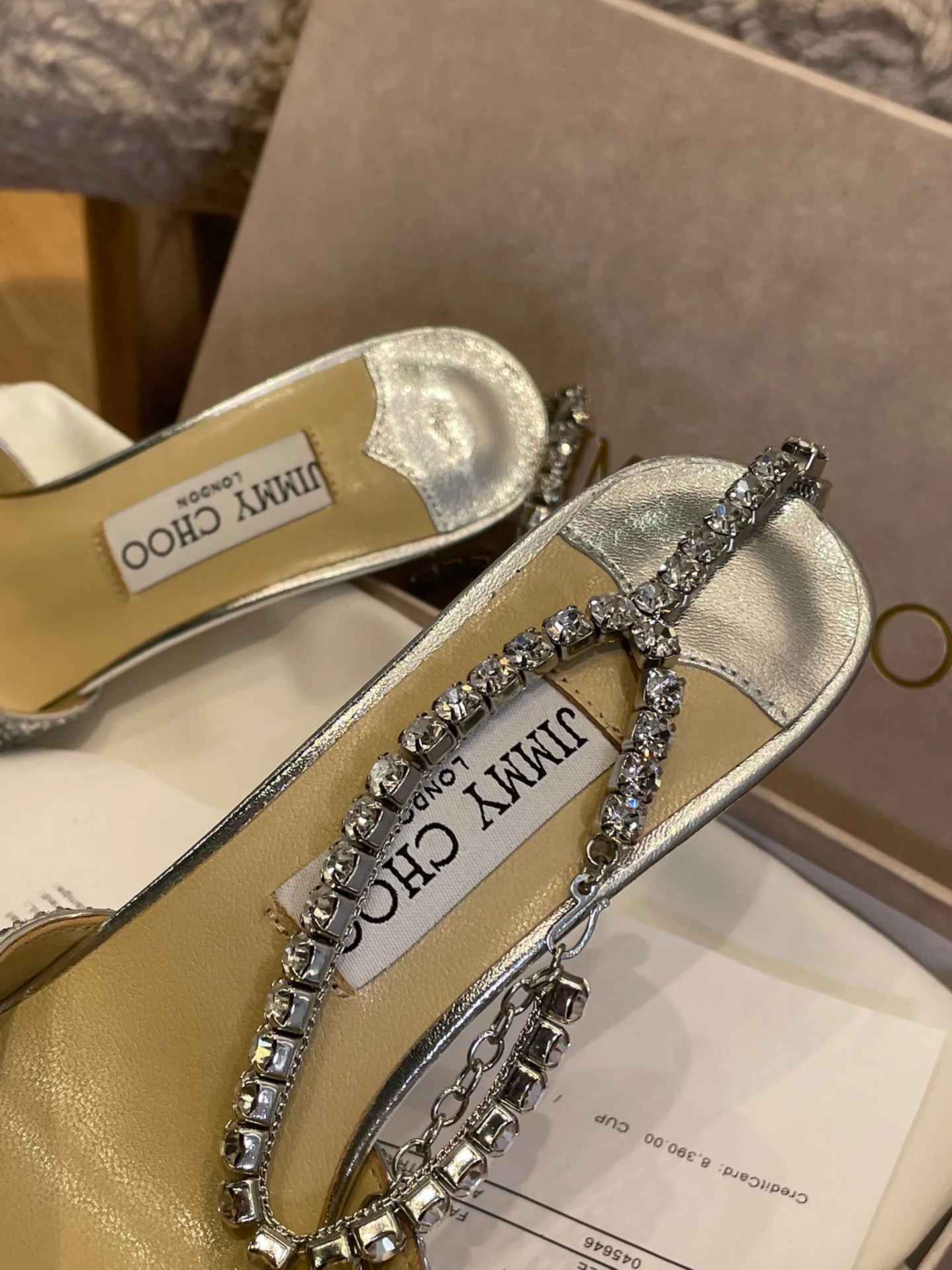 Jimmy - Весна/Лето 2022 - Цепочка на щиколотку со стразами - Туфли на высоком каблуке с острым носком