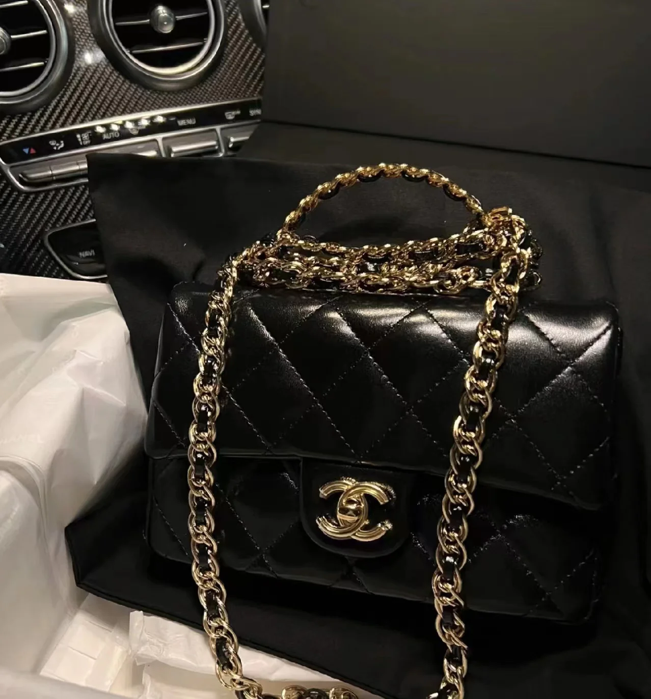 Ручка сумки Chanel 23a CF со стразами - черная