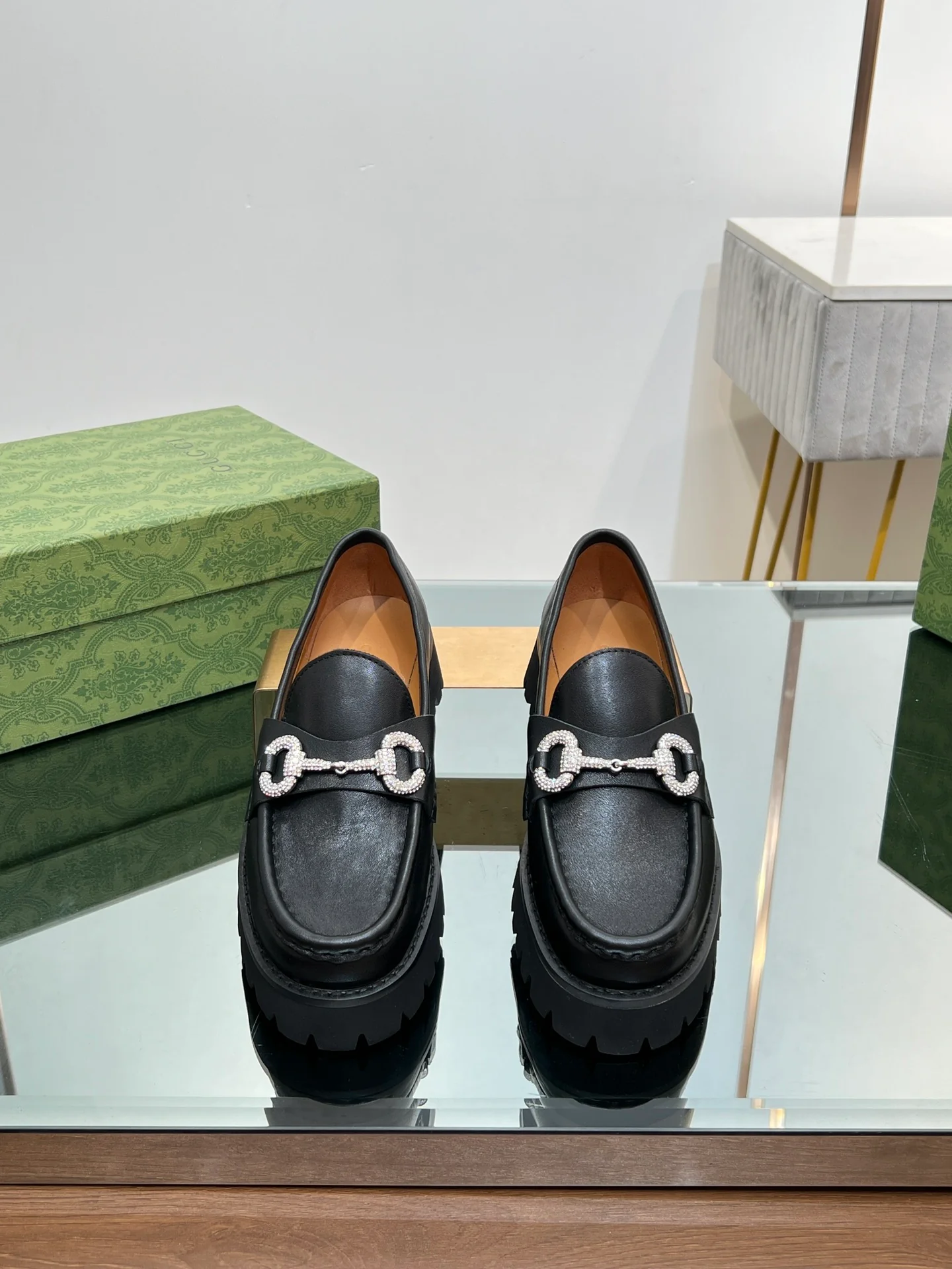 Лоферы Gucci 2024 на платформе с кристаллами и стразами, черные - 1 шт.