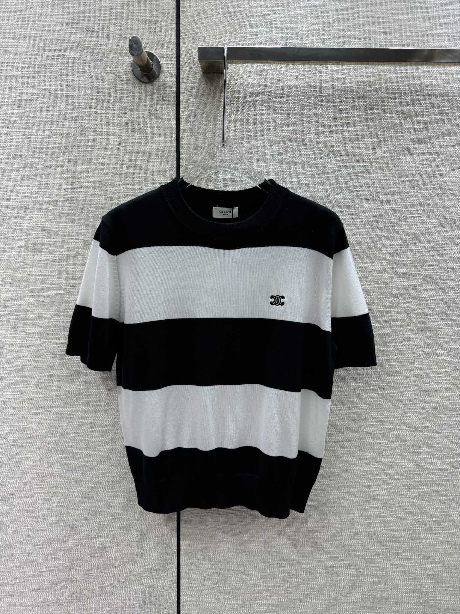 Футболка Celine 2404 с коротким рукавом, в полоску, черно-белая.