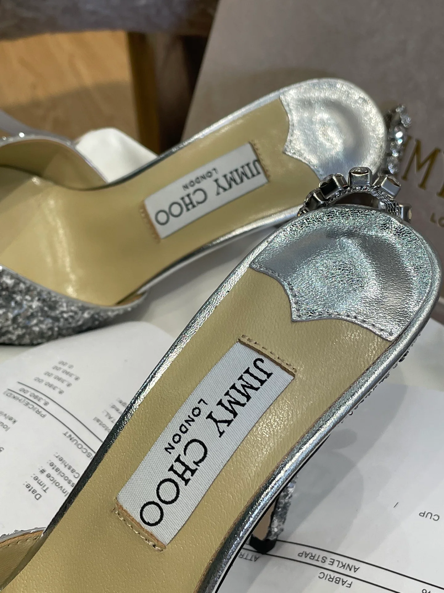 Jimmy - Весна/Лето 2022 - Цепочка на щиколотку со стразами - Туфли на высоком каблуке с острым носком