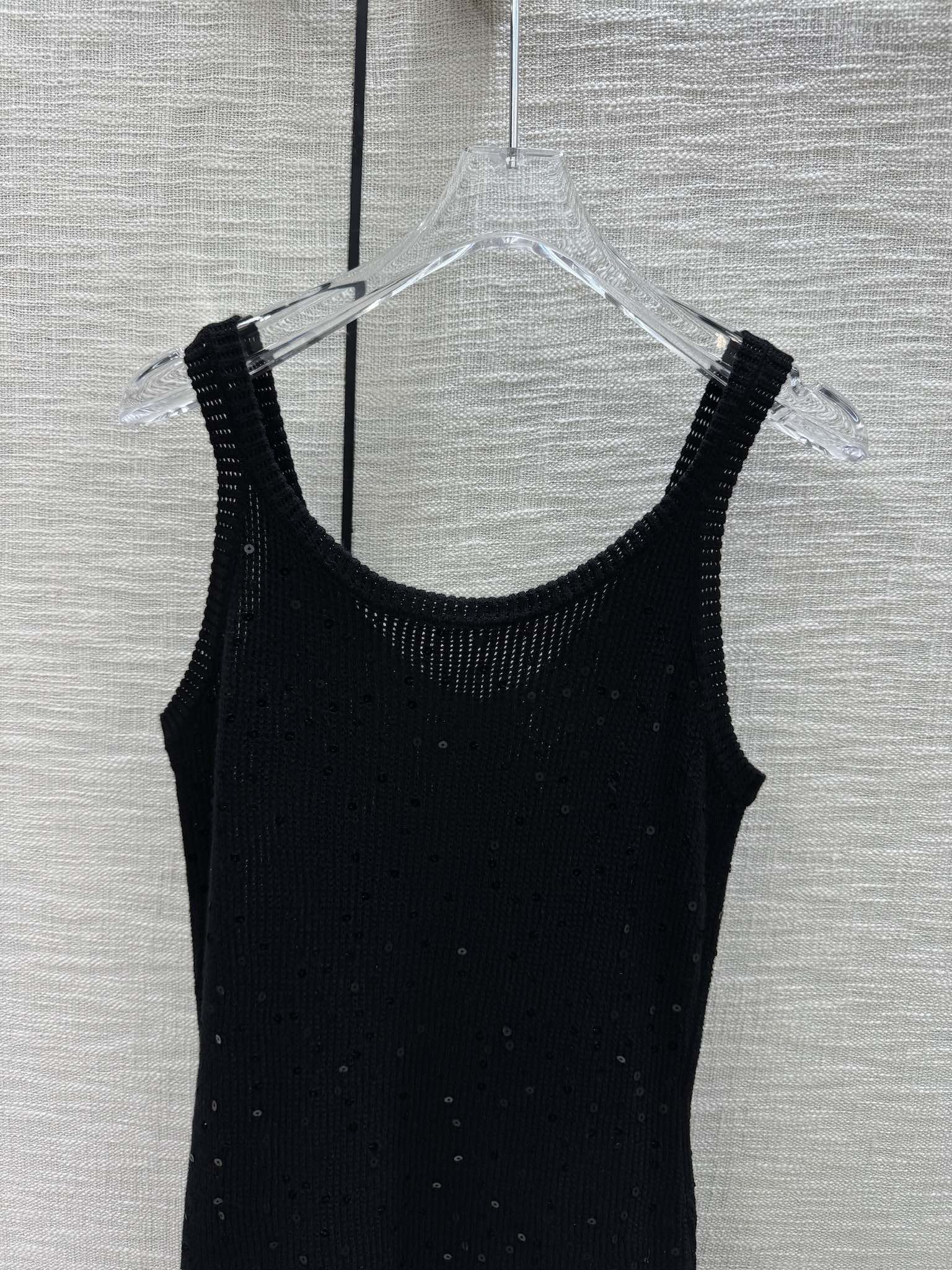 Вязаное платье-жилет Celine 2404 с пайетками - черное