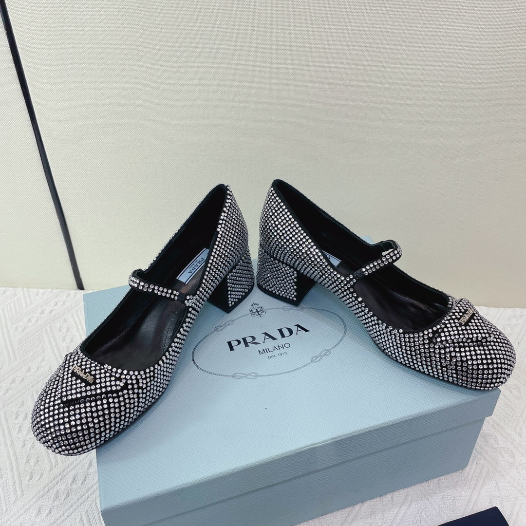 Туфли Prada - Туфли-мэри-джейн на низком каблуке, украшенные стразами - серебристые