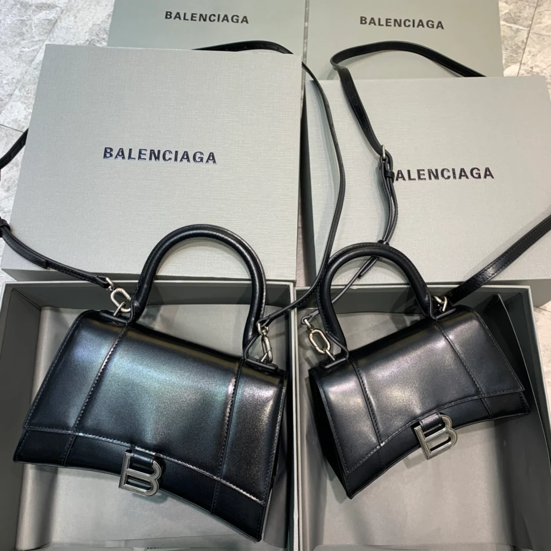 Сумка Balenciaga Hourglass - черная, из гладкой кожи.