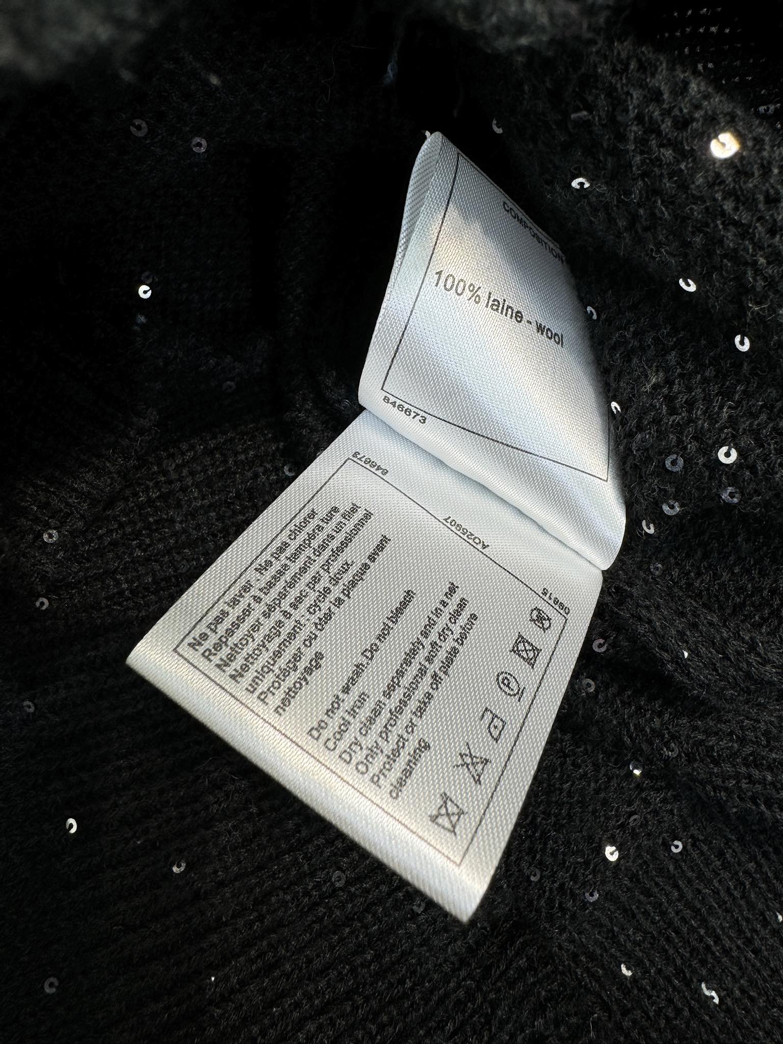 Футболка Chanel 2403 с вышитым бантом, трикотажная, с короткими рукавами, черная.