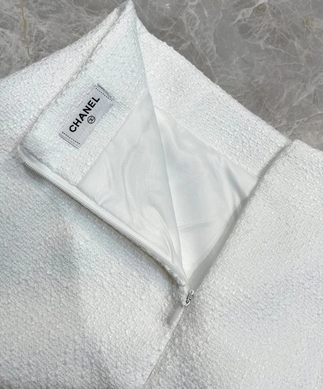 Chanel - 2403 - Элегантная твидовая юбка от костюма - Белая