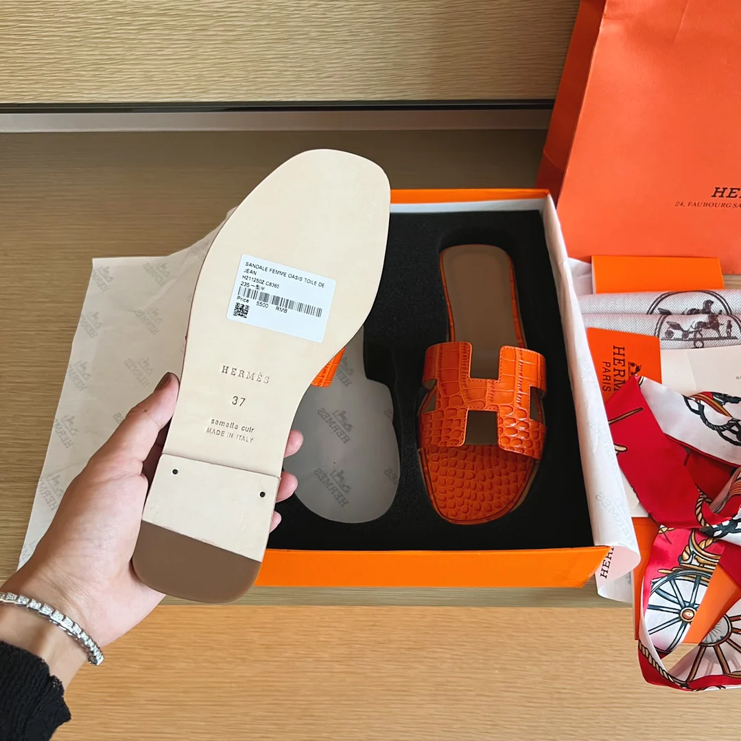 Классические тапочки Hermes с буквой H — крокодиловая кожа — оранжевые