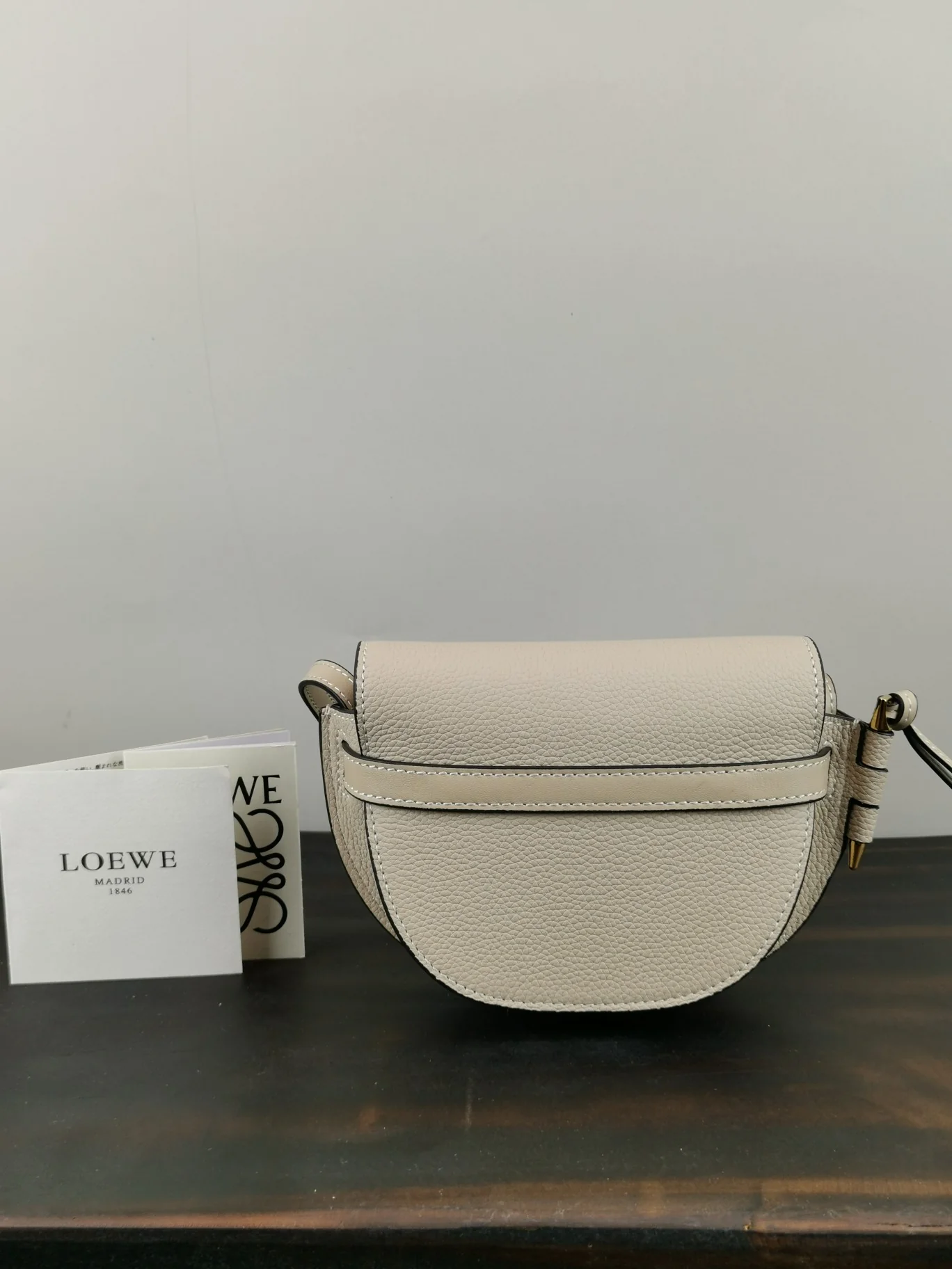 Loewe-gate-mini-21x12-5x9-5-cm-13