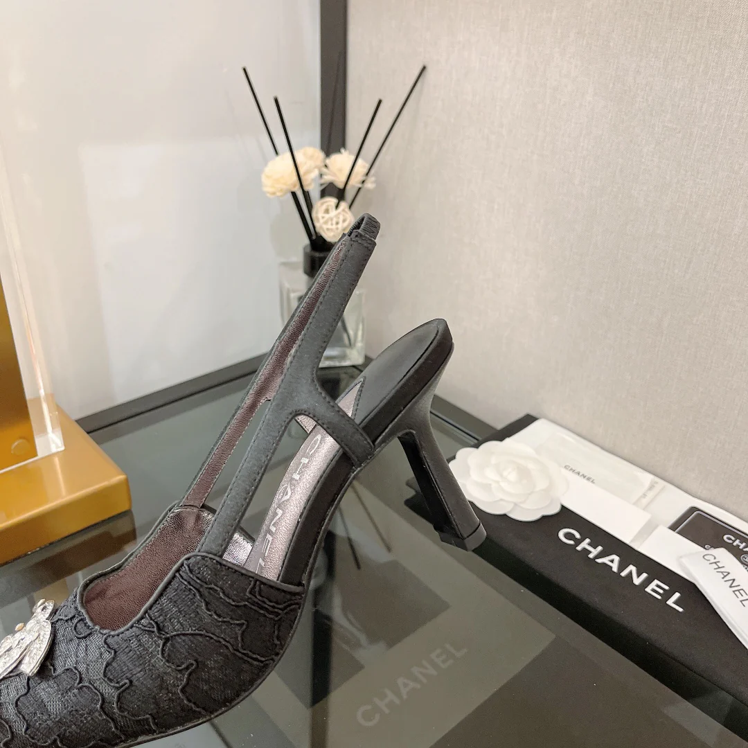 Туфли Chanel на высоком каблуке с пряжкой и стразами - Винтажная коллекция - 6-5 см