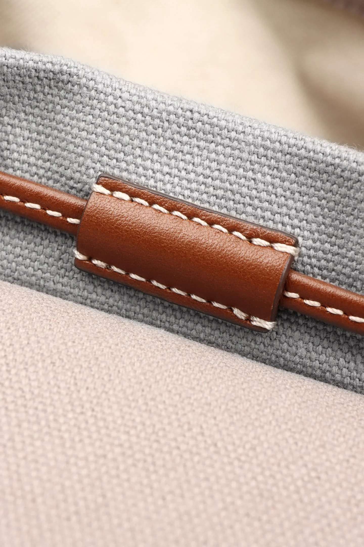 Рюкзак Miu Miu из канваса и кожи — Лондонская лимитированная серия — Большой, серый