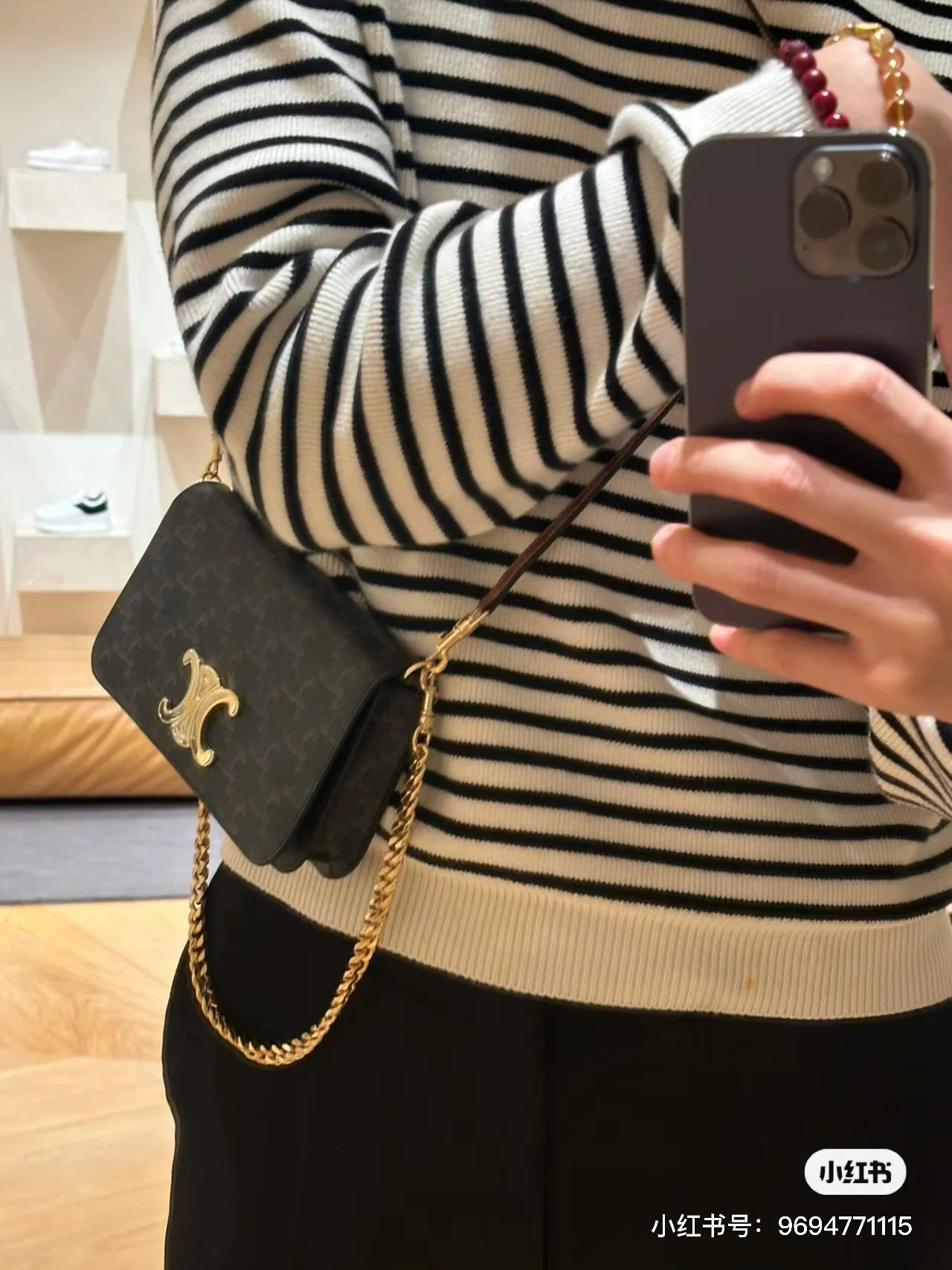 Сумка Celine Triomphe из классического канваса с принтом и клапаном - коричневая с монограммой.