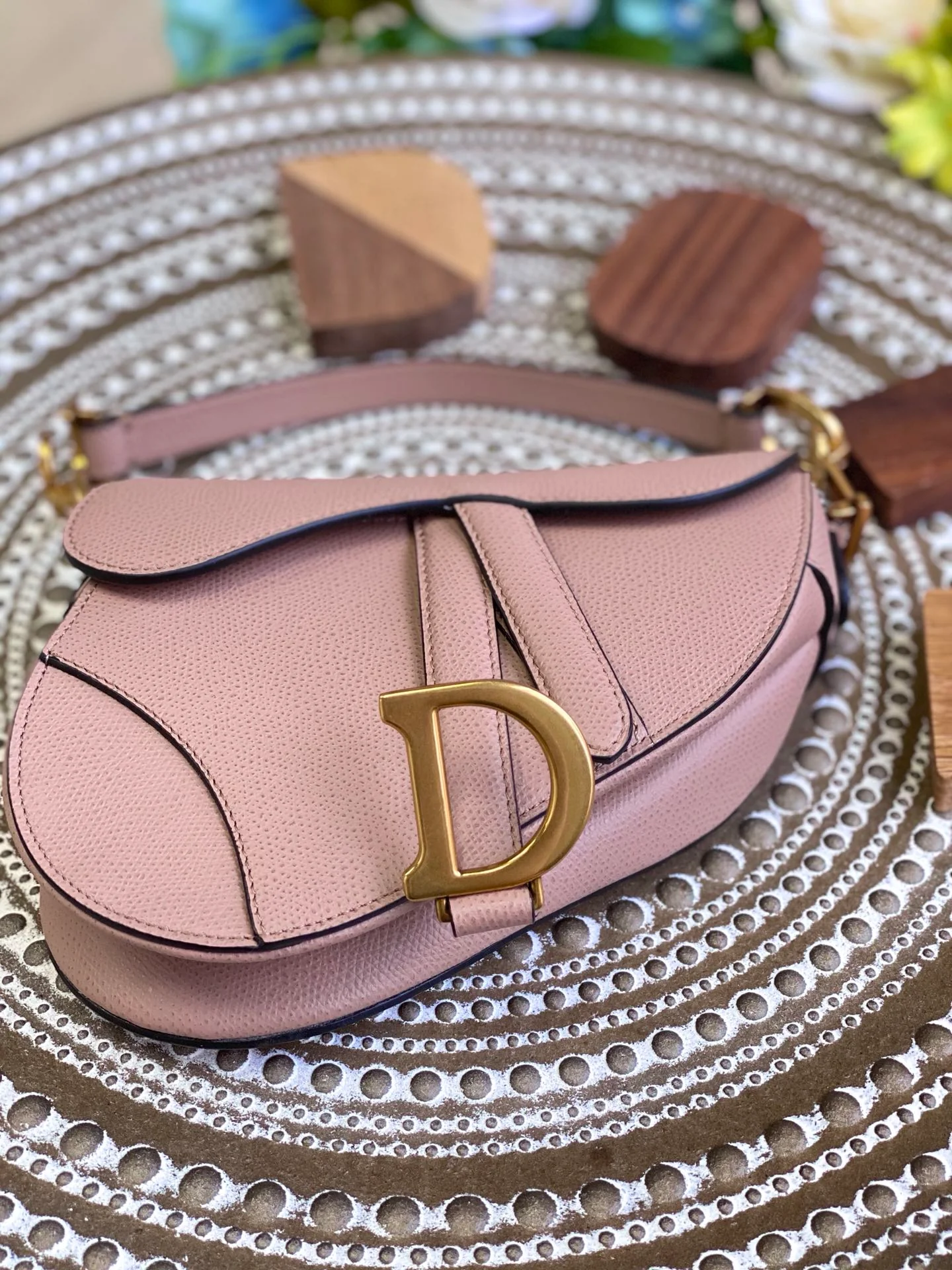 Сумка Dior Saddle Bag - с принтом пальм - маленькая, коричневато-красная - 19 см