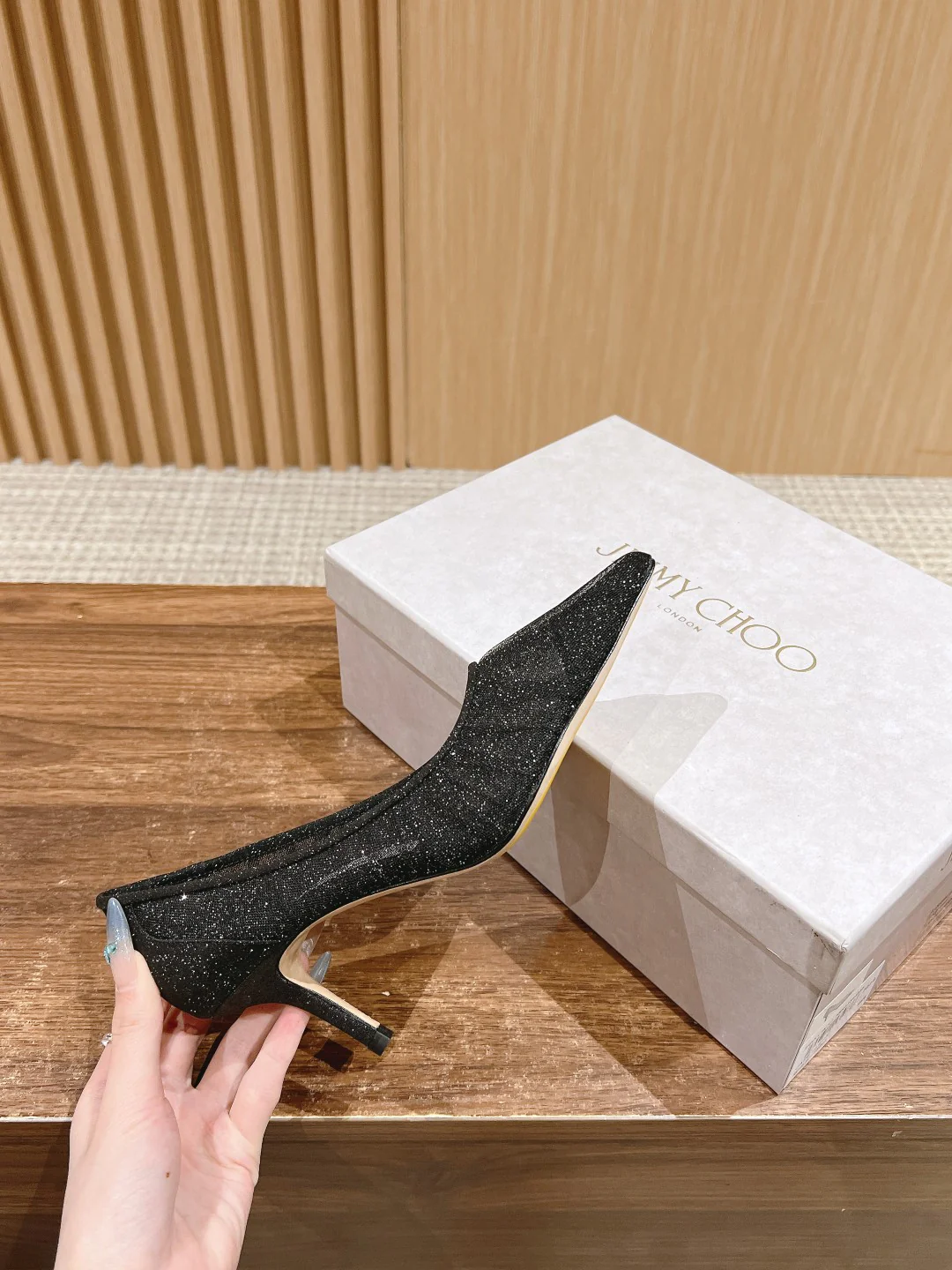 Jimmy - Сетчатые туфли на высоком каблуке с острым носком - Черные