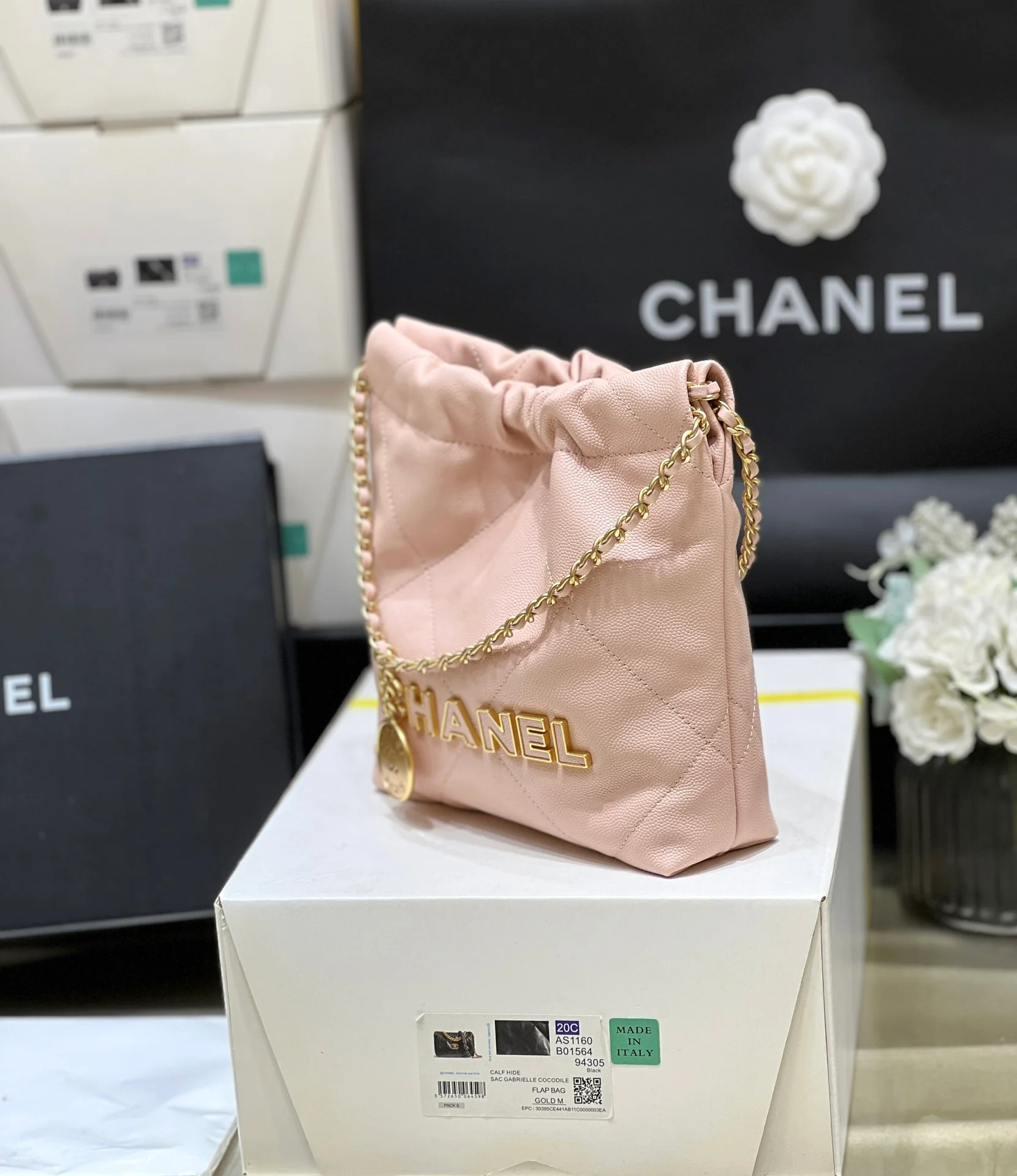 Мини-сумка Chanel Mini 22, лимитированная серия, мусорный мешок - розовый.