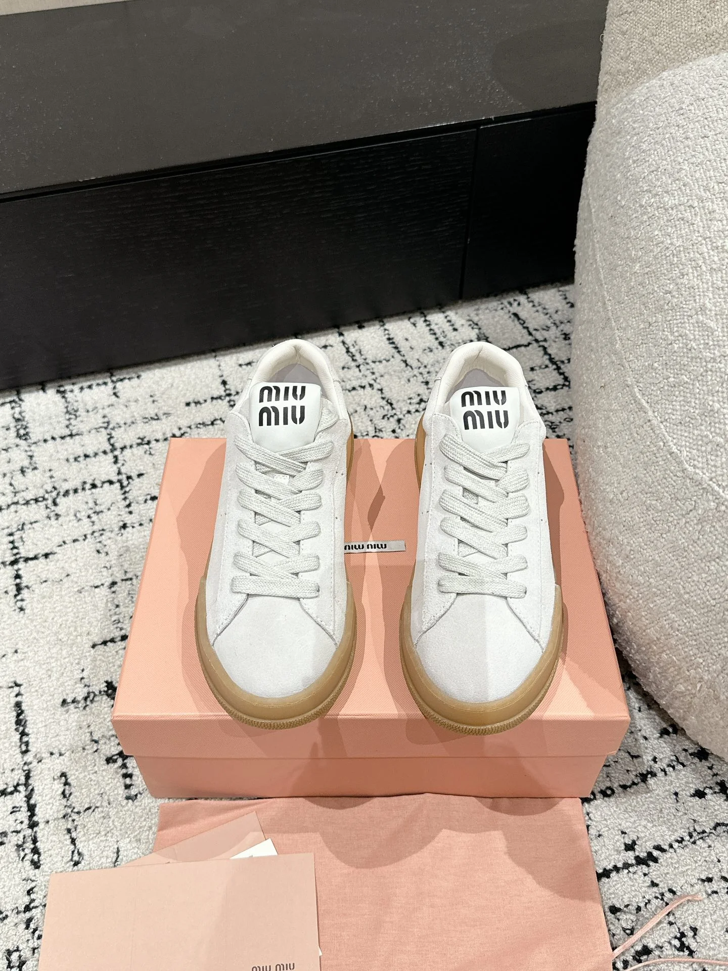 Повседневные туфли Miu Miu 2024 - белые