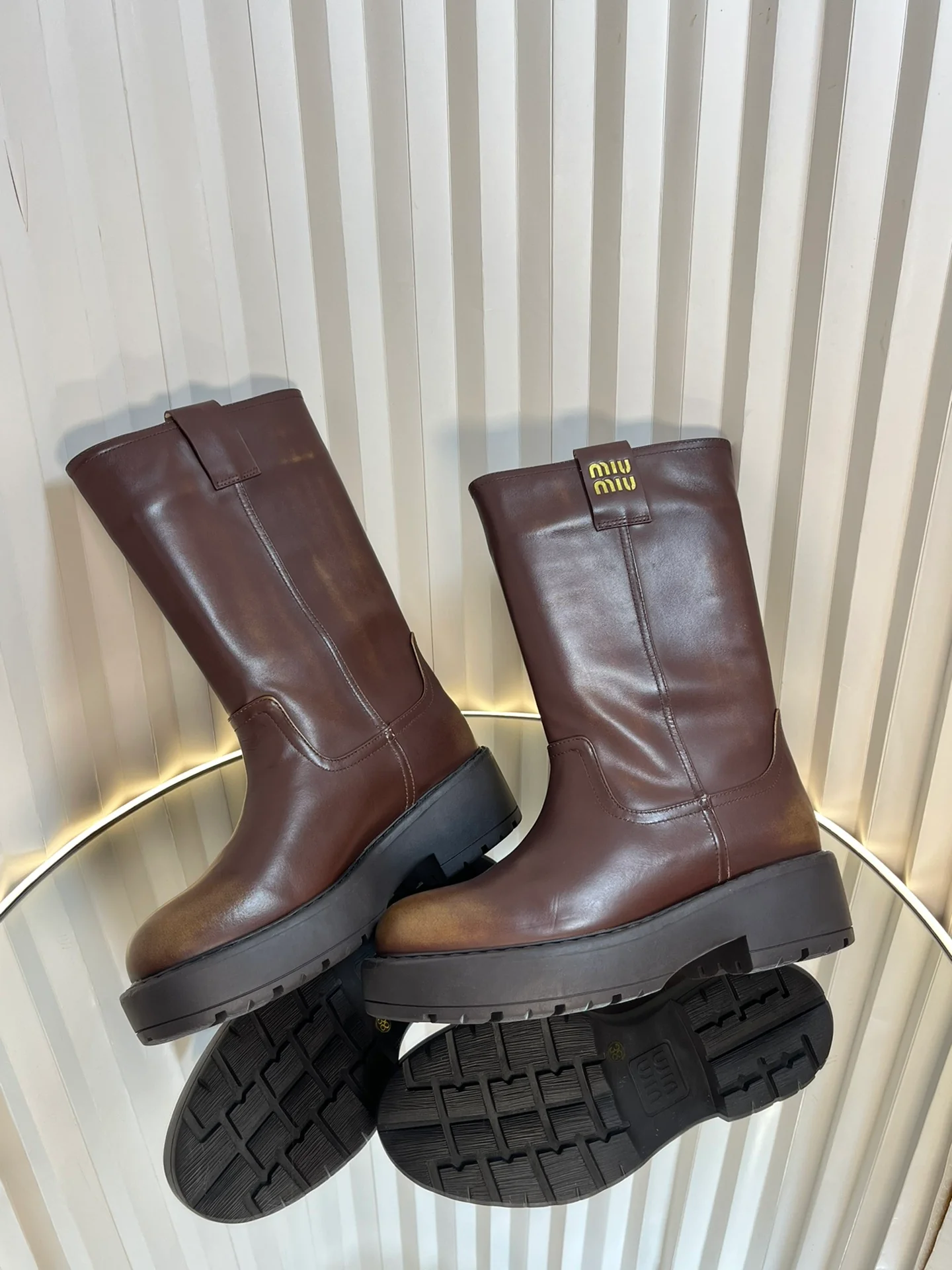 Длинные замшевые сапоги Miu Miu 2024 года - Кофейно-коричневый