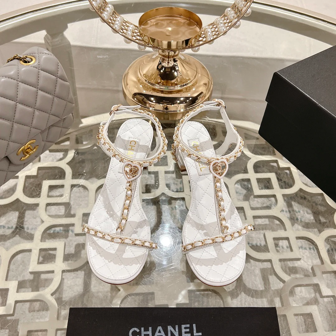 Босоножки Chanel 2024 на высоком каблуке 5 см - белые