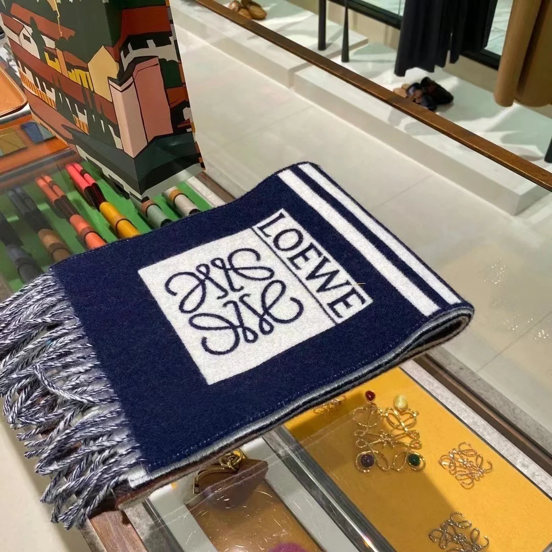 Loewe — Эта модель была изготовлена ??на заказ для витрины бутика в Барселоне.