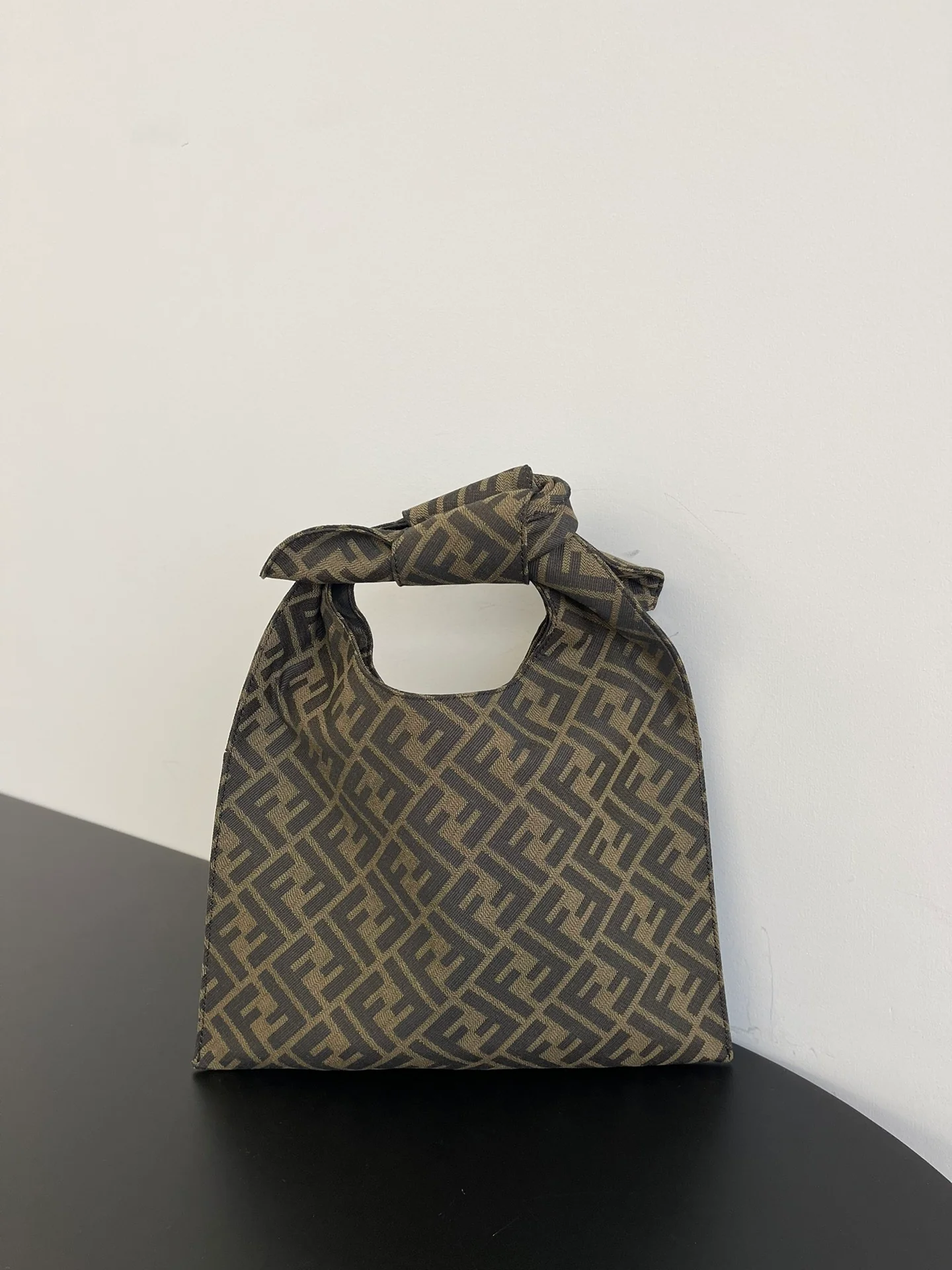 Сумка-ланч Fendi Monogram