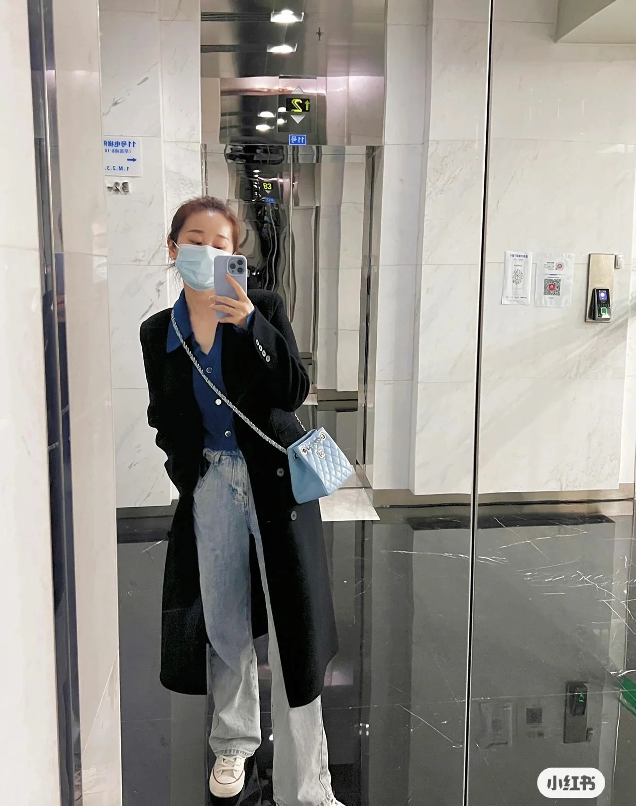 Новая сумка-тоут Chanel весна/лето 2022 — фотографии в действии.