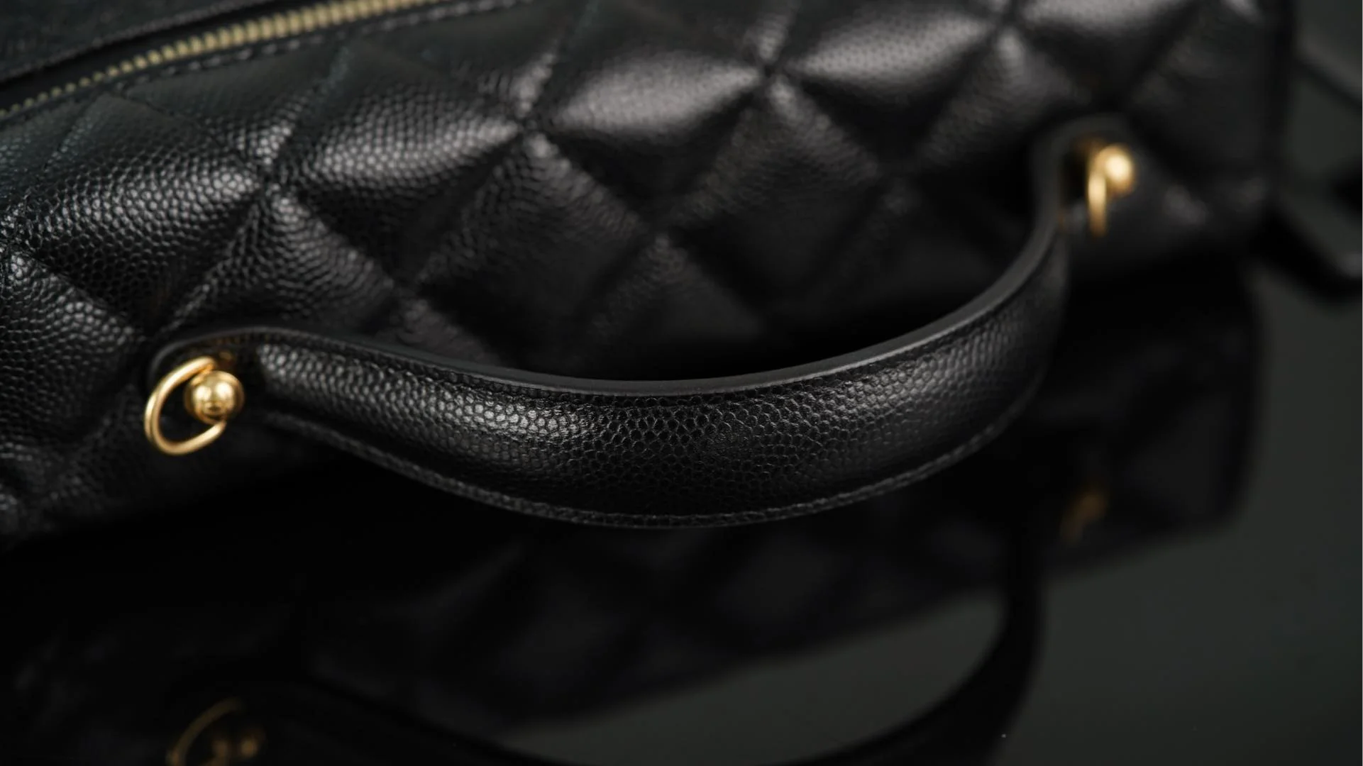 Сумка для ланча Chanel 25p Lychee Beef - черно-золотая