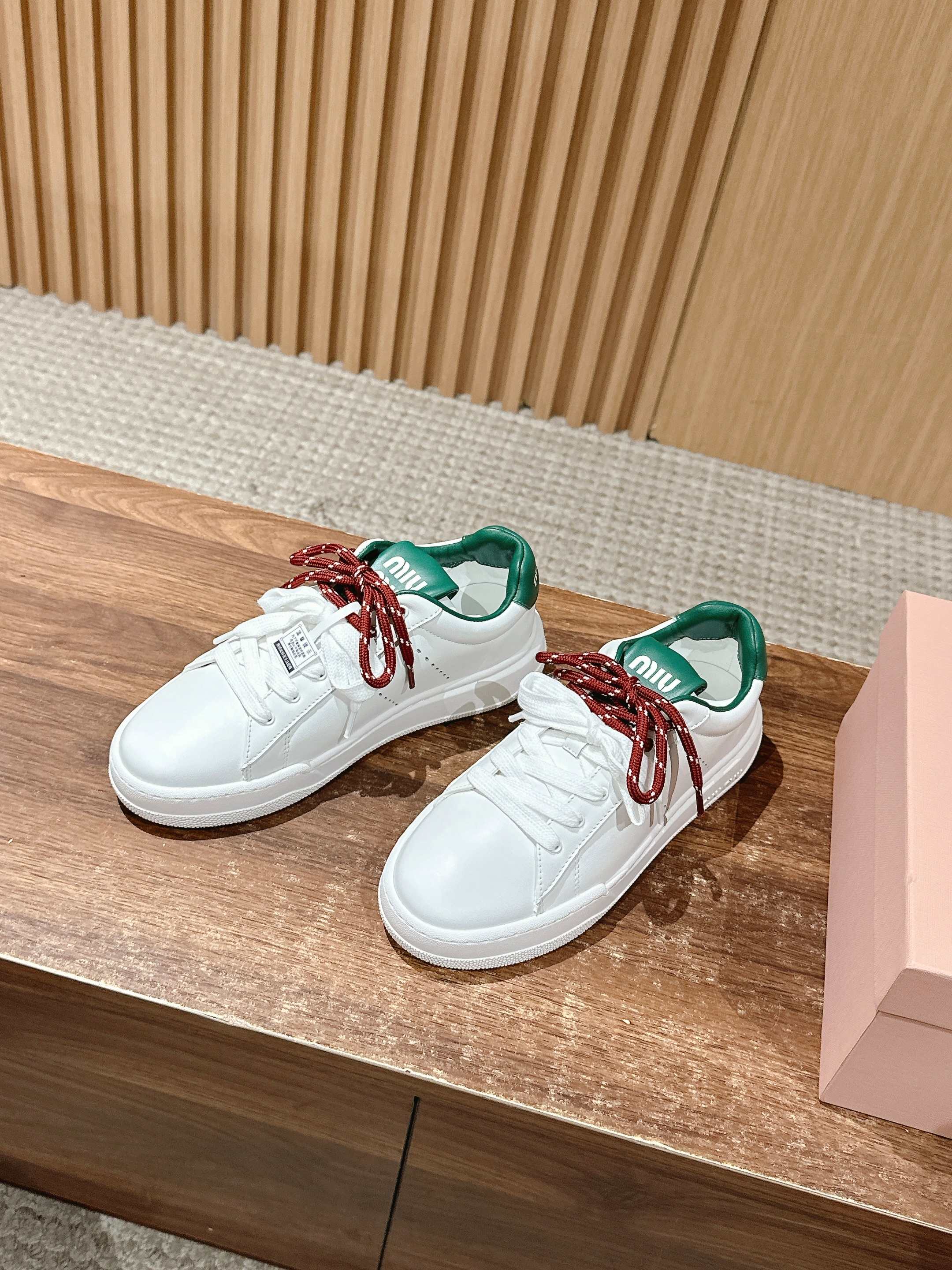 Повседневные кроссовки Miu Miu на шнуровке - красные